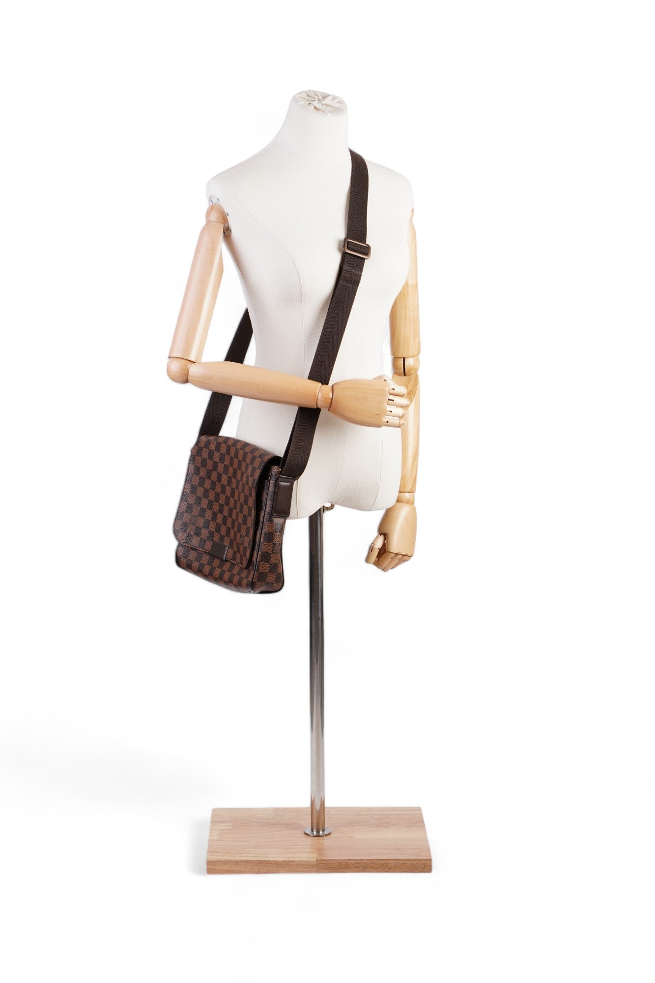 Louis Vuitton District Messenger Ebene Coated PM Damier Canvas Coated Canvas Apparel