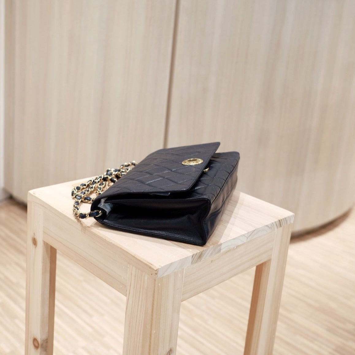 Chanel   flap bag (navy)
