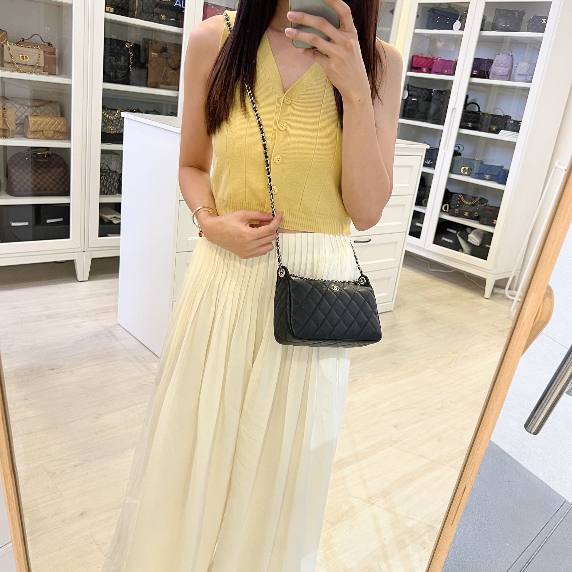 Chanel 25A Clutch on Chain in Black Caviar and Lghw ( )