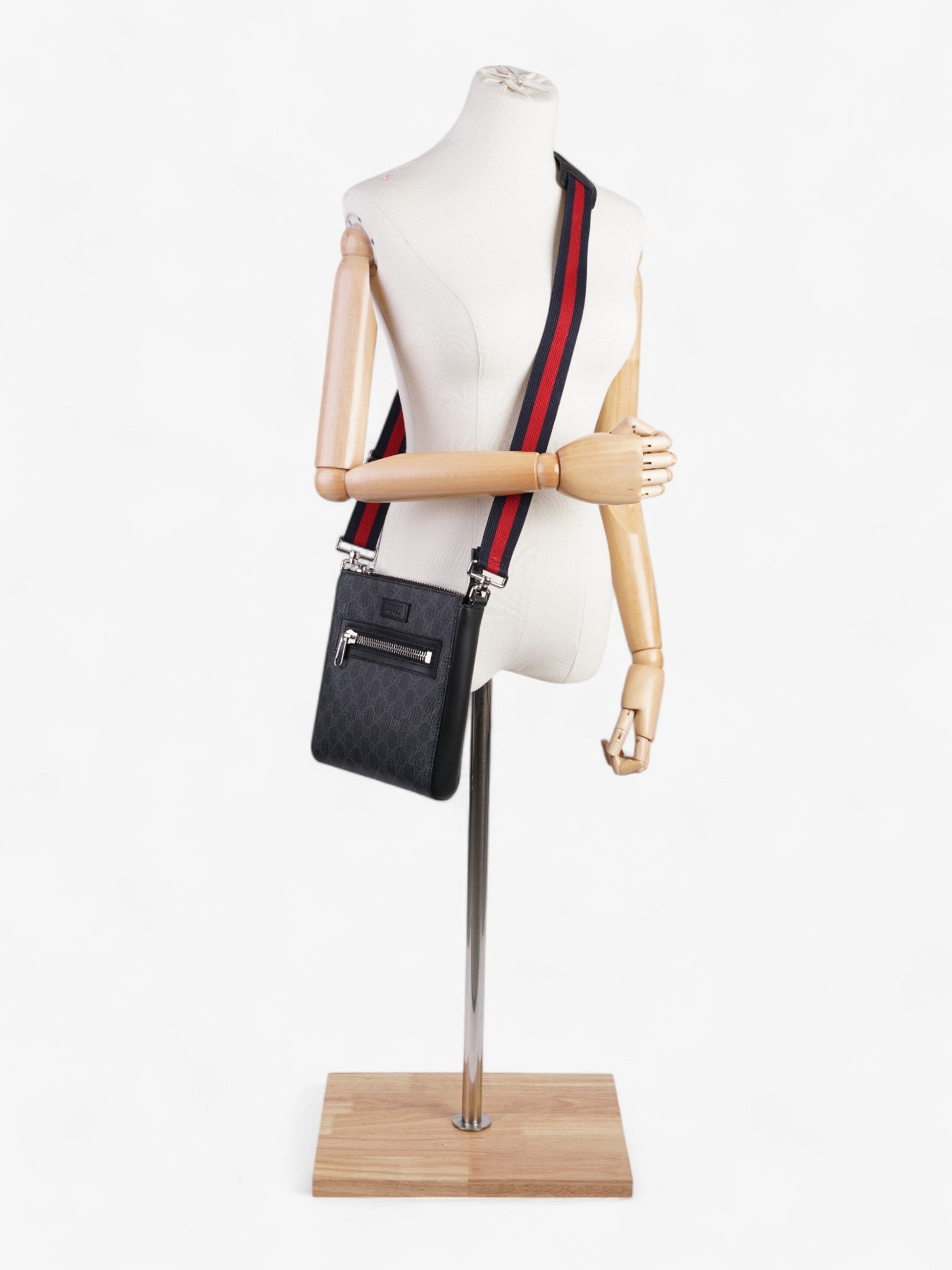 Gucci Messenger Bag Supreme Canvas Black Crossbody Bag