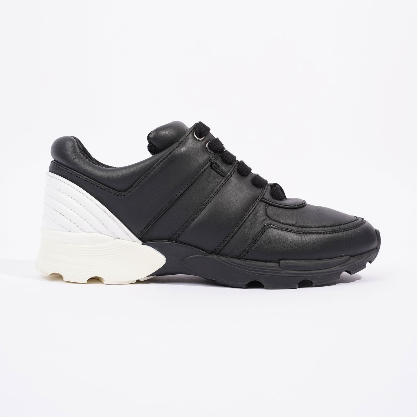 Chanel CC Logo Sneaker Black   White Leather EU 37 UK 4
