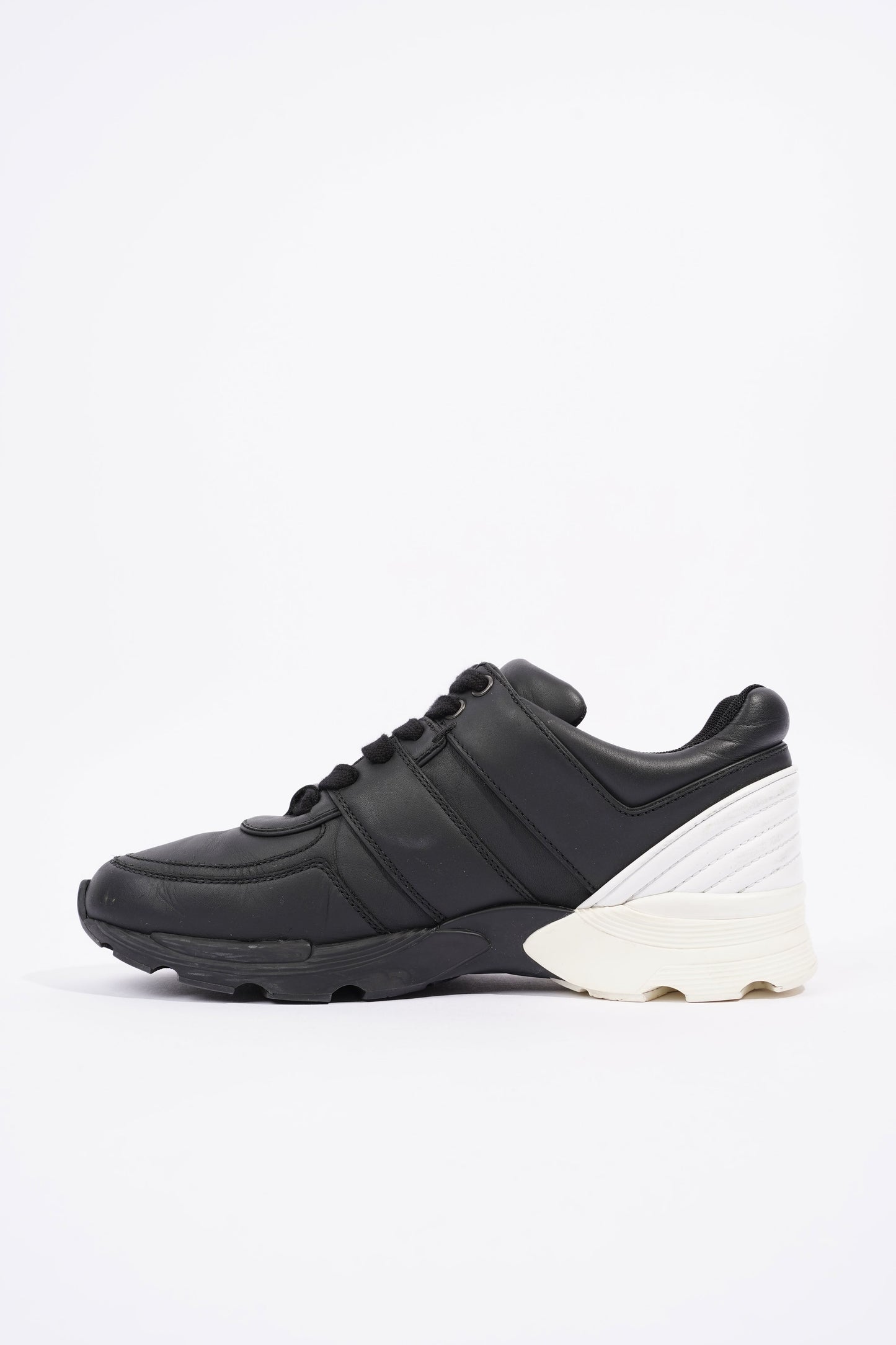Chanel CC Logo Sneaker Black   White Leather EU 37 UK 4