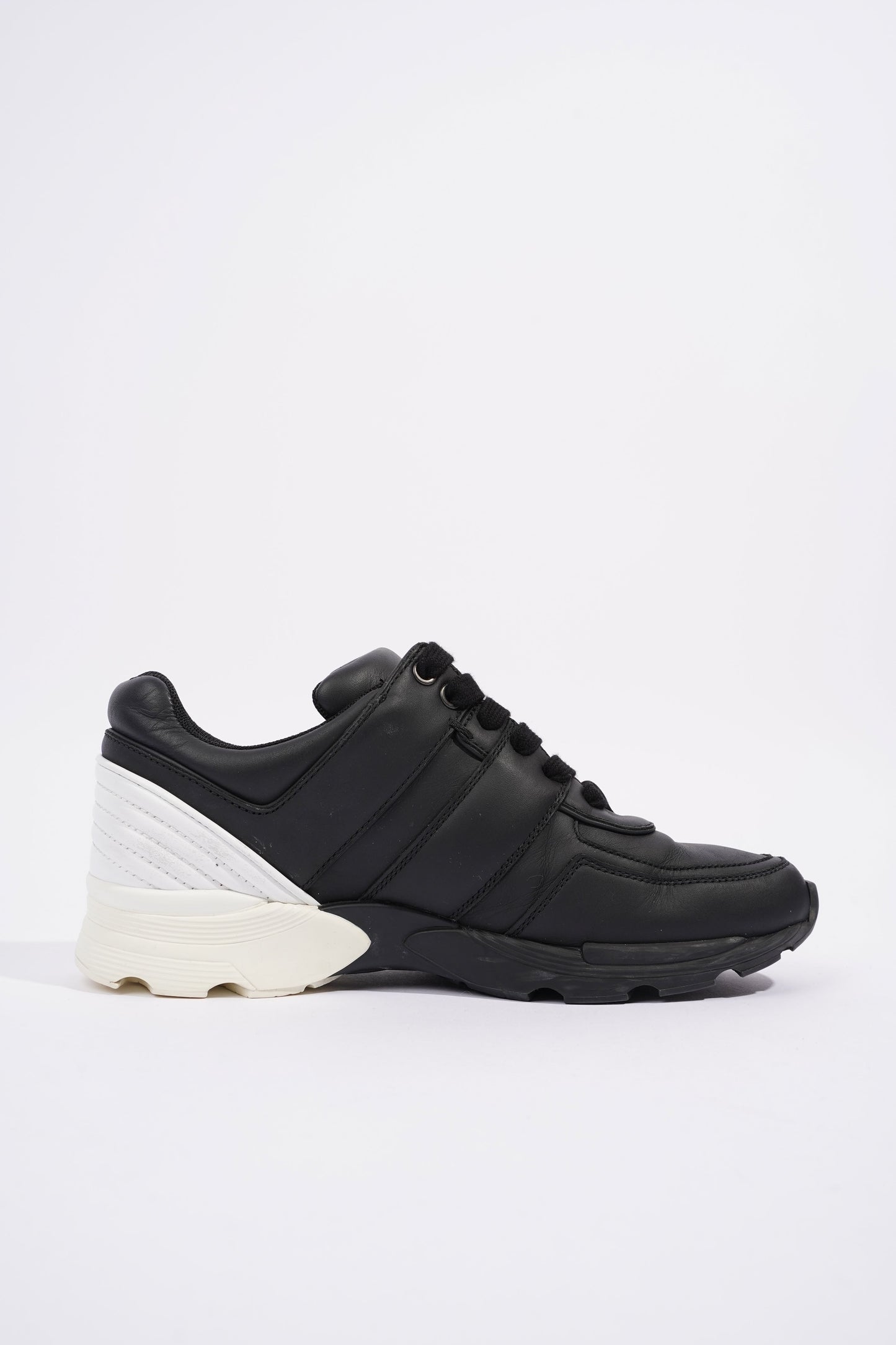 Chanel CC Logo Sneaker Black   White Leather EU 37 UK 4