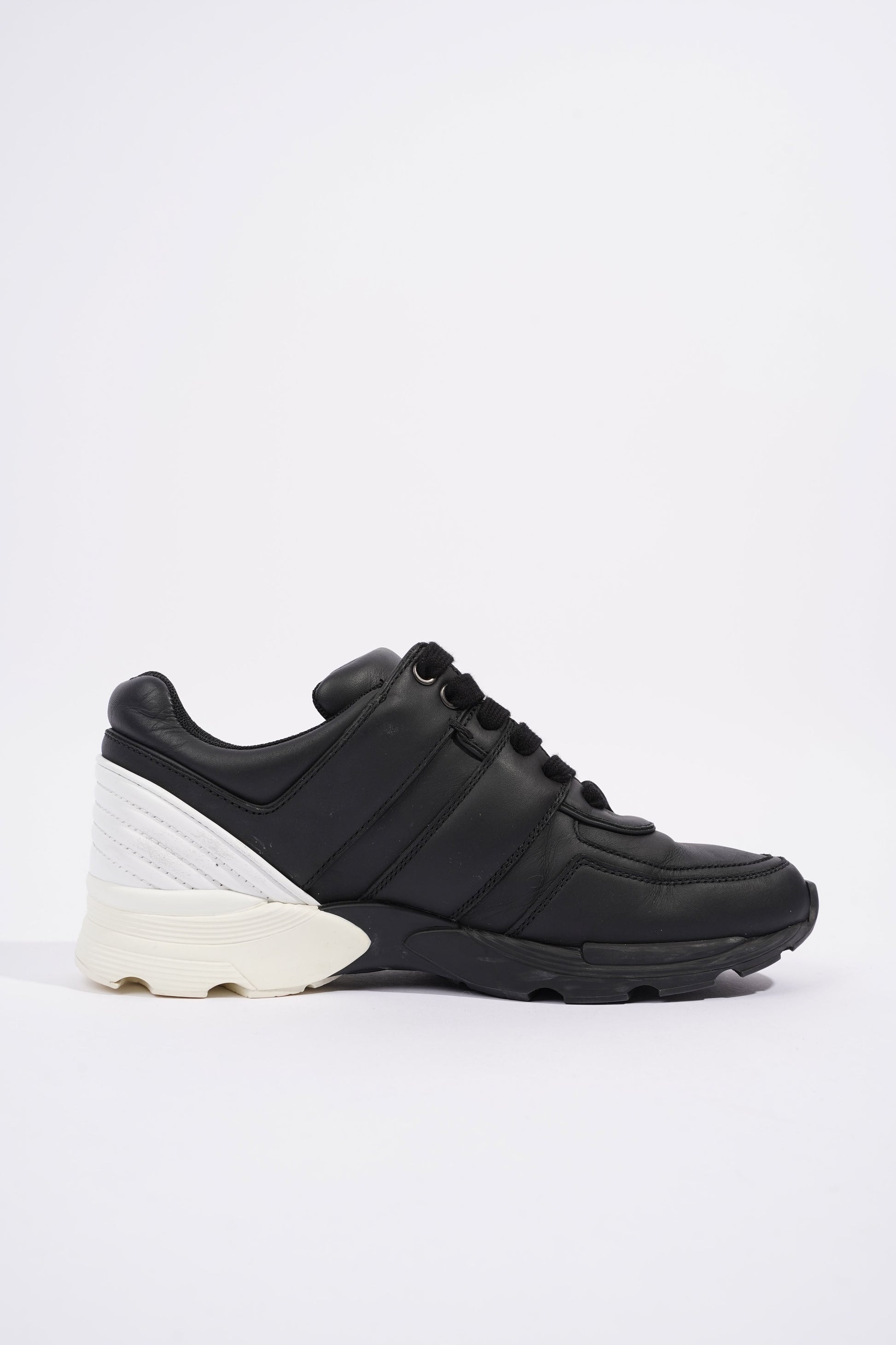 Chanel CC Logo Sneaker Black   White Leather EU 37 UK 4