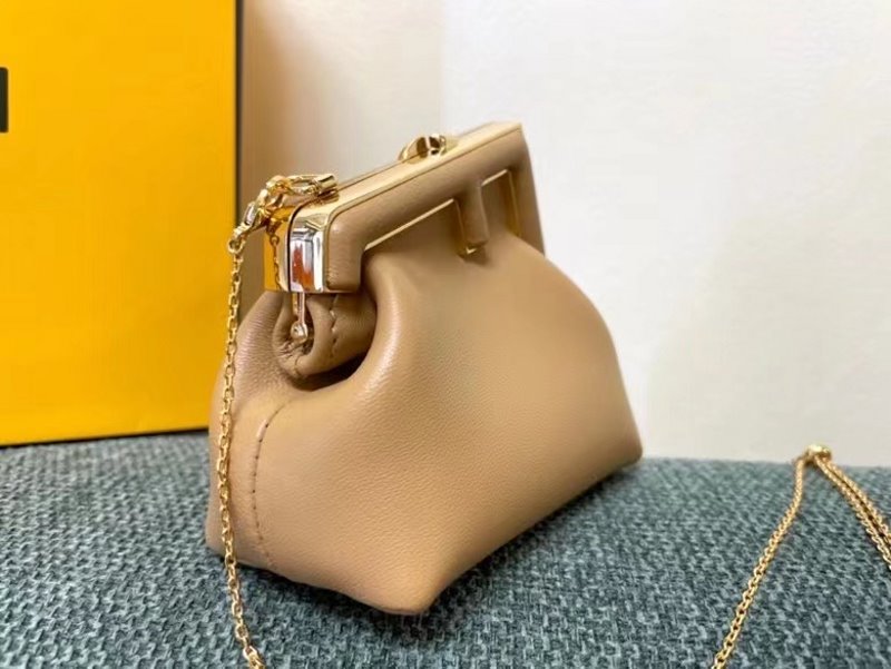 Fendi Fendi Brown Leather Bag Bfnd9951 Travel Bag