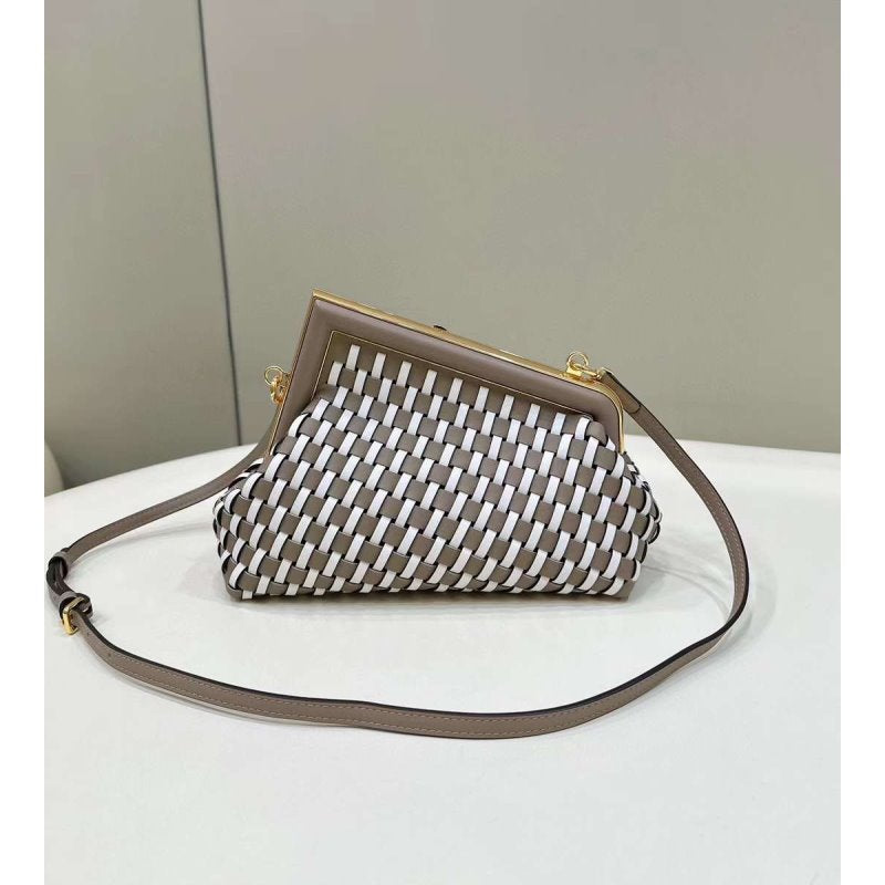 Fendi Shoulder Bag Shoulder Bag Bg02061
