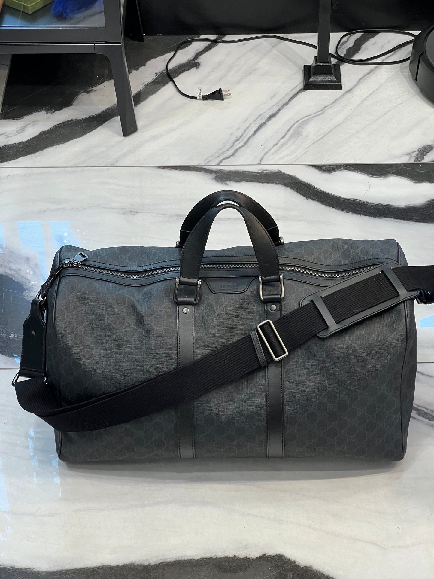 Gucci GG SUPREME CARRY-ON DUFFLE Monogram Medium Travel Bag