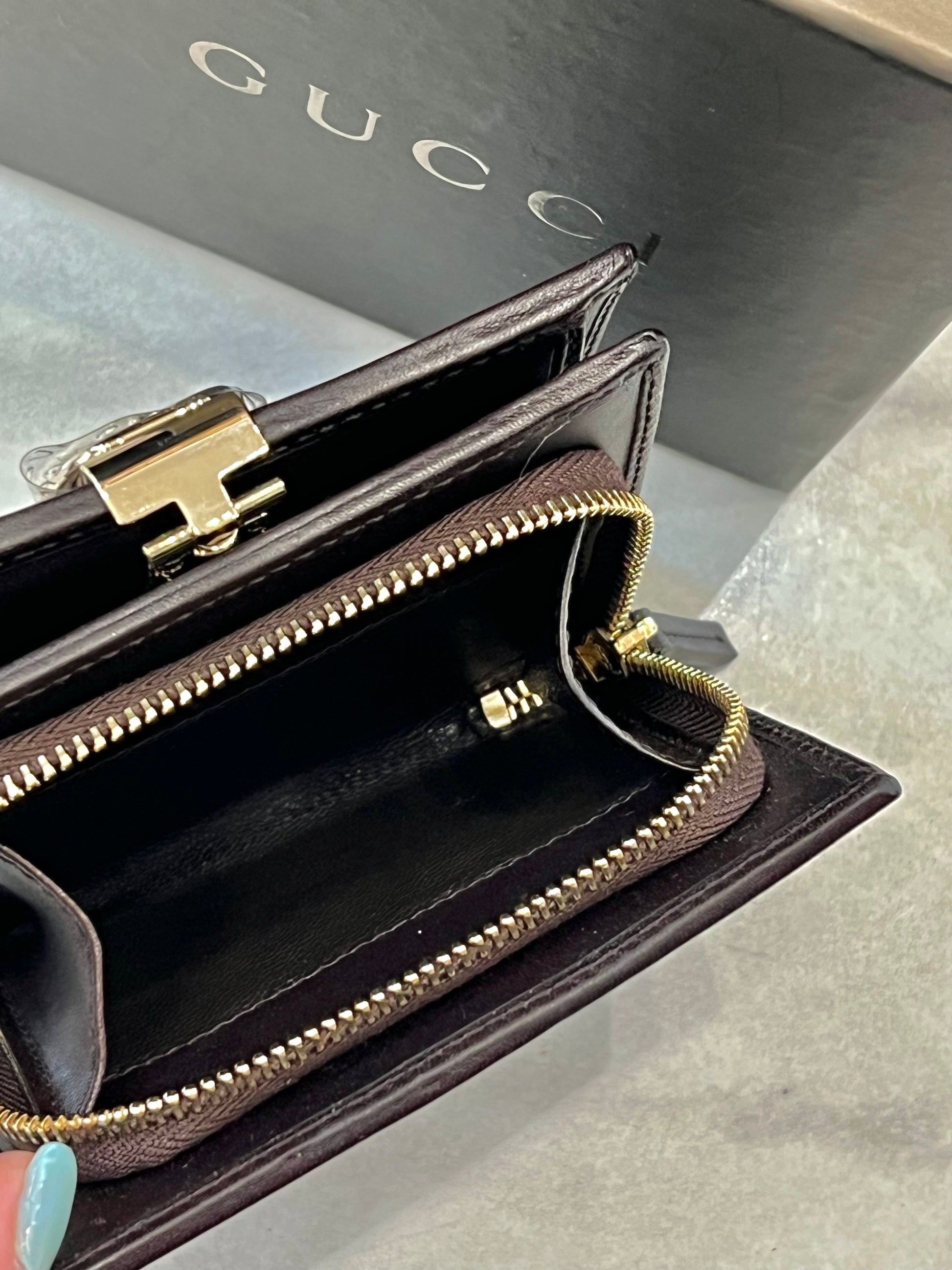 Gucci GG COMPACT Leather Wallet Case