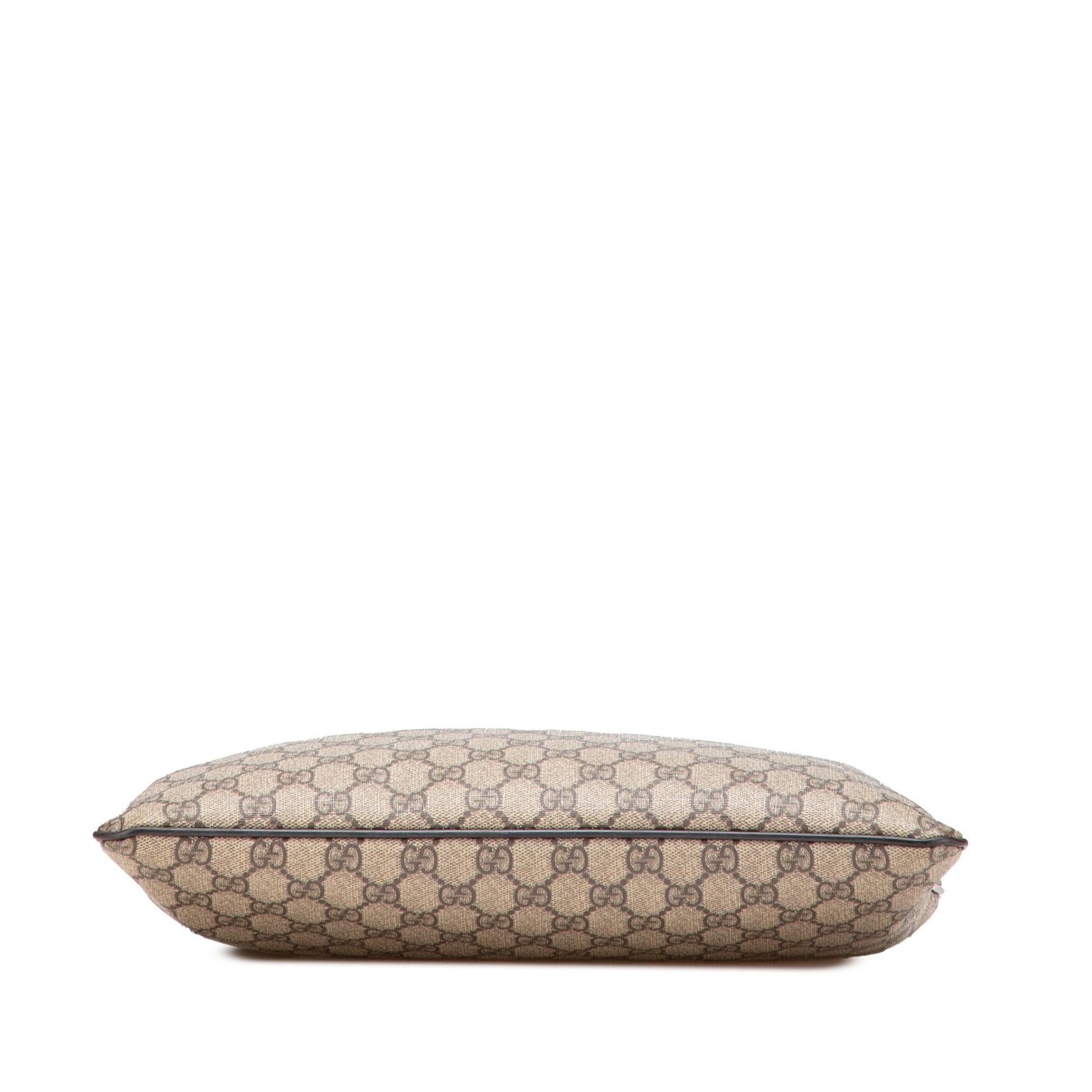 Gucci GG Supreme Crossbody Bag Crossbody 37