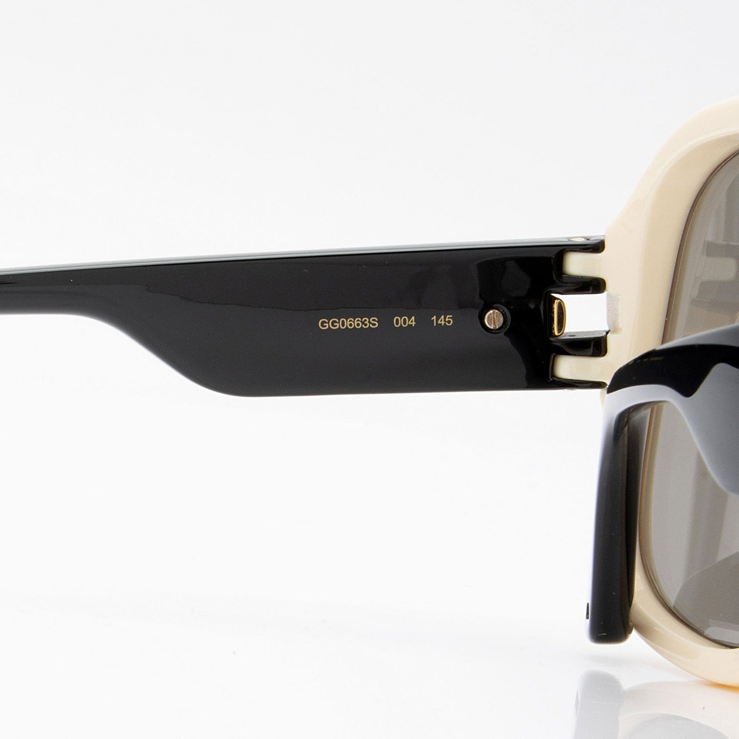 Gucci Oversized Shield Sunglasses SHF-Y3TGfI Black White Accessory