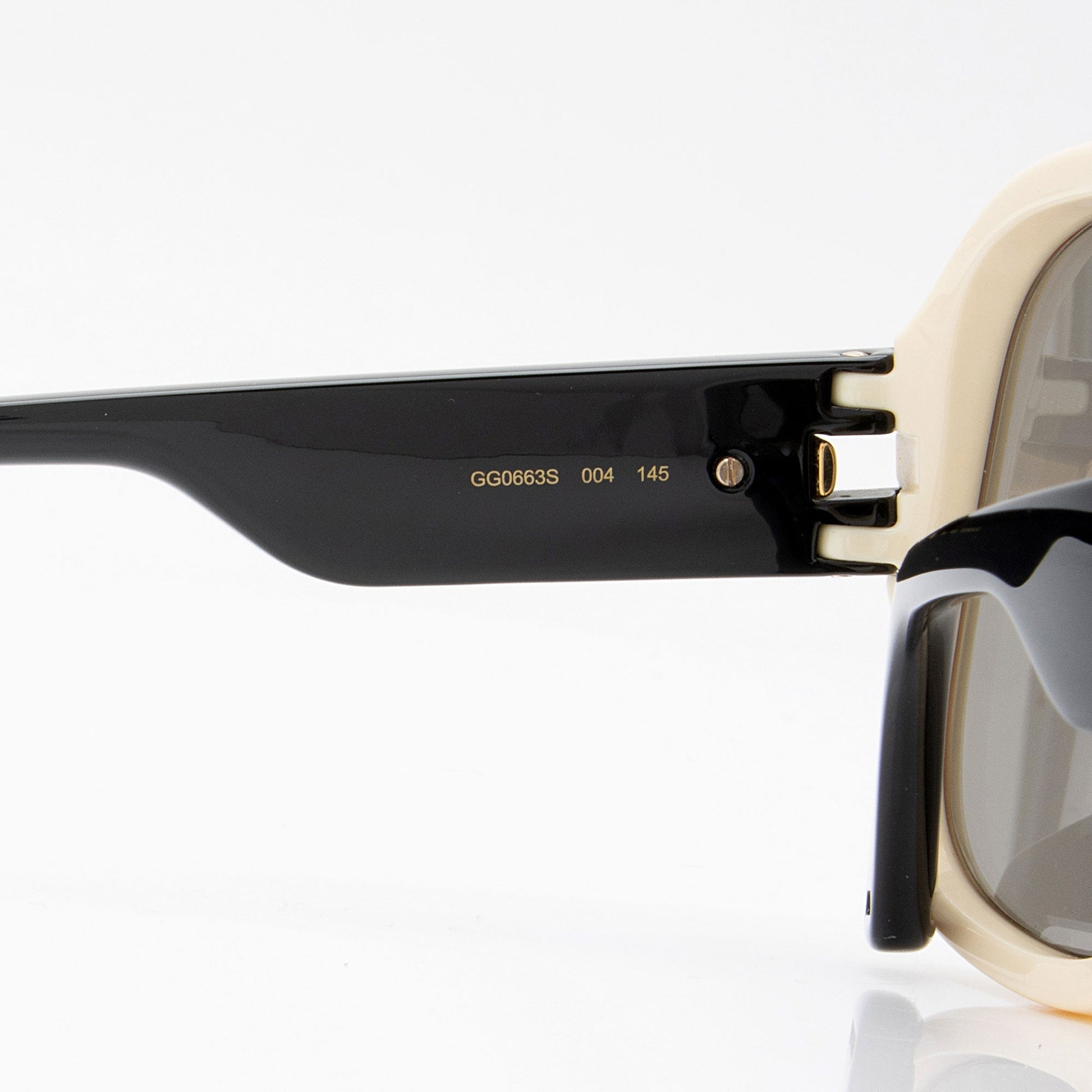 Gucci Oversized Shield Sunglasses SHF-Y3TGfI Black White Accessory