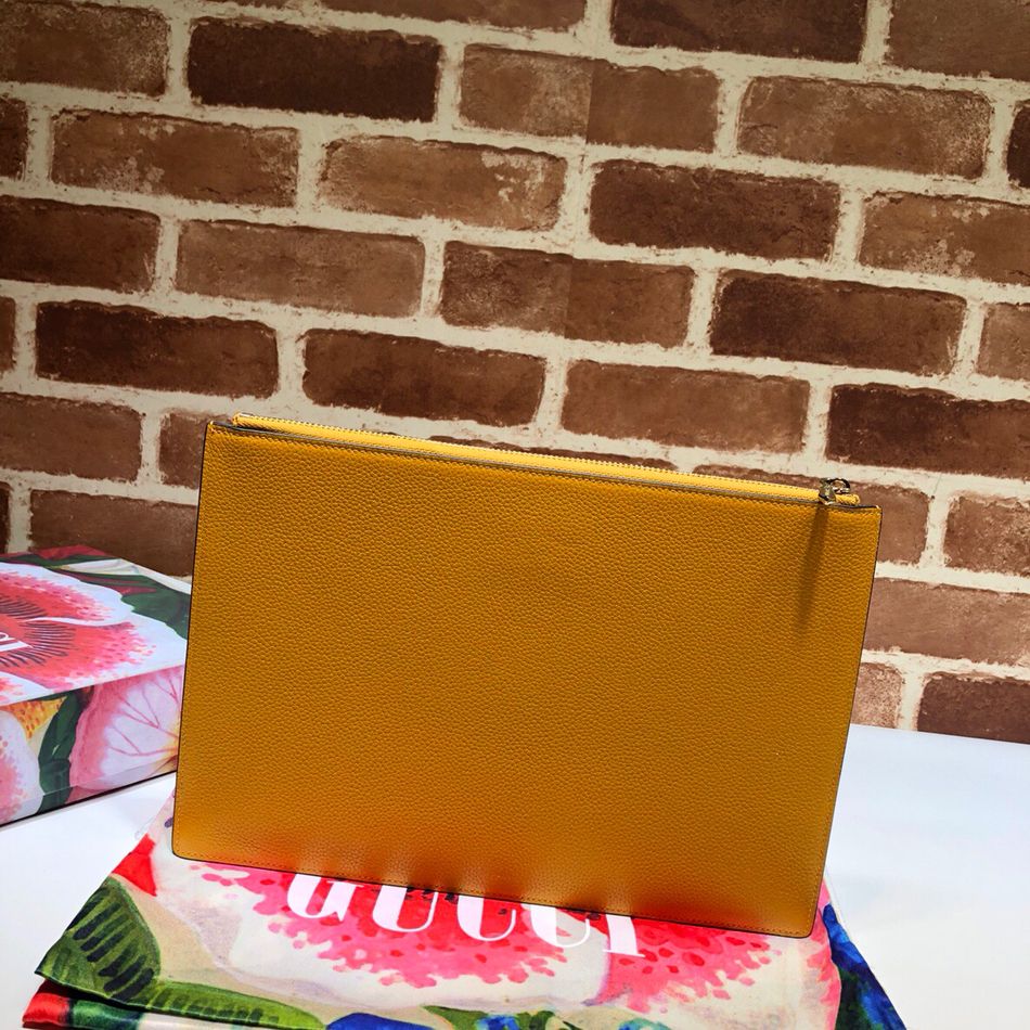 Gucci Grainy Zumi Pouch Leather Clutch Bag