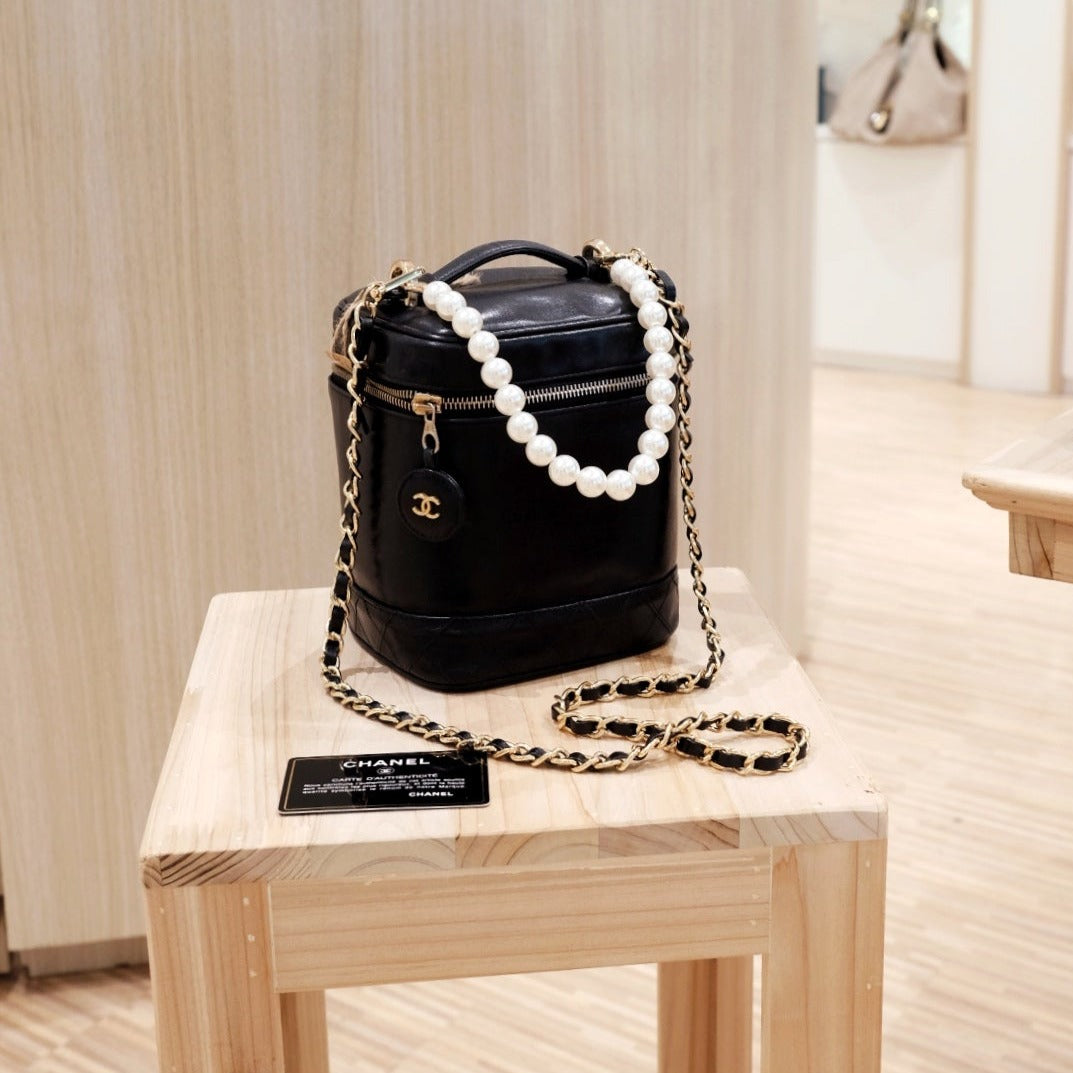 Chanel   lambskin wash handbag