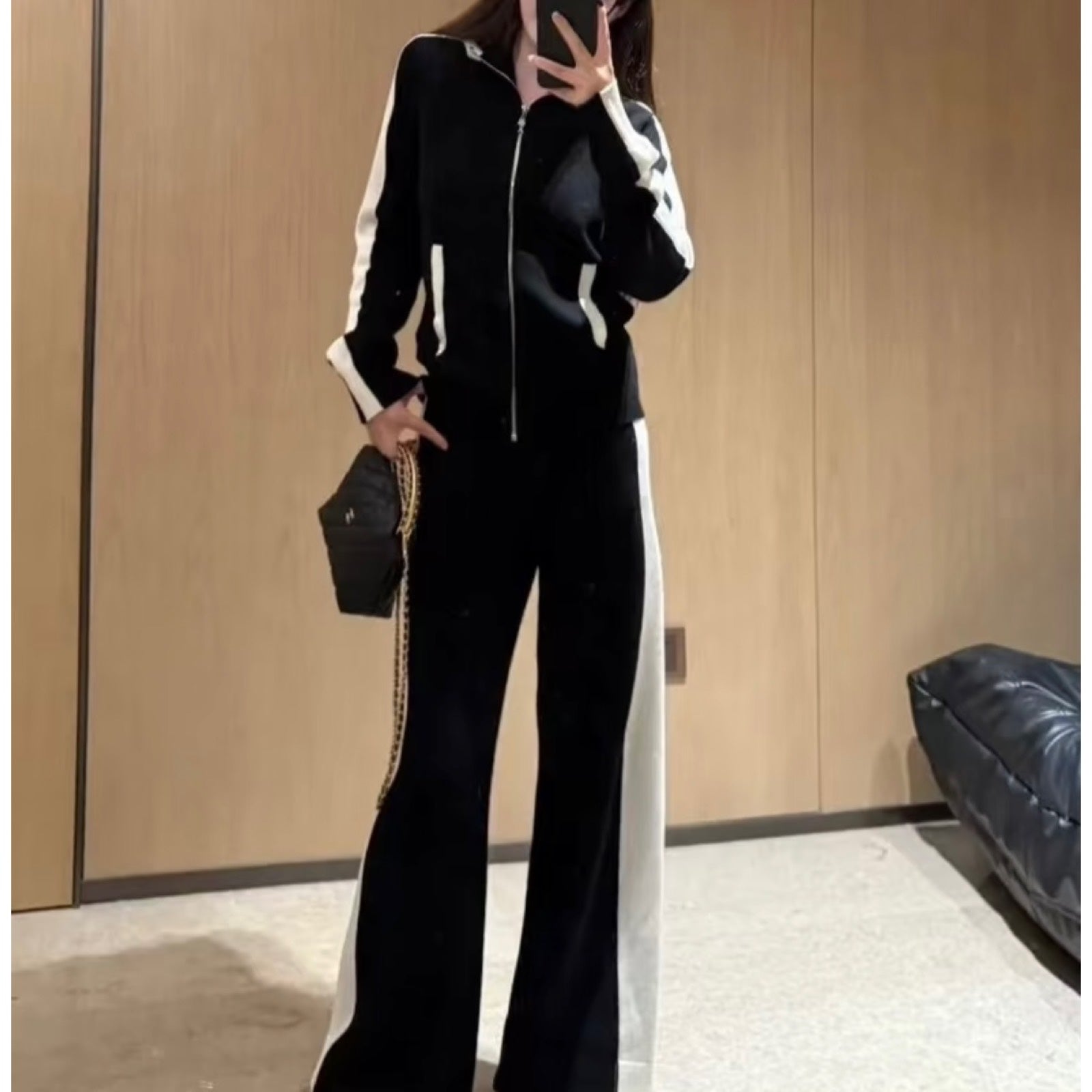Chanel 25C Zipped Cardigan in Black / White Cashmere Sz 38 ( ) Handbag
