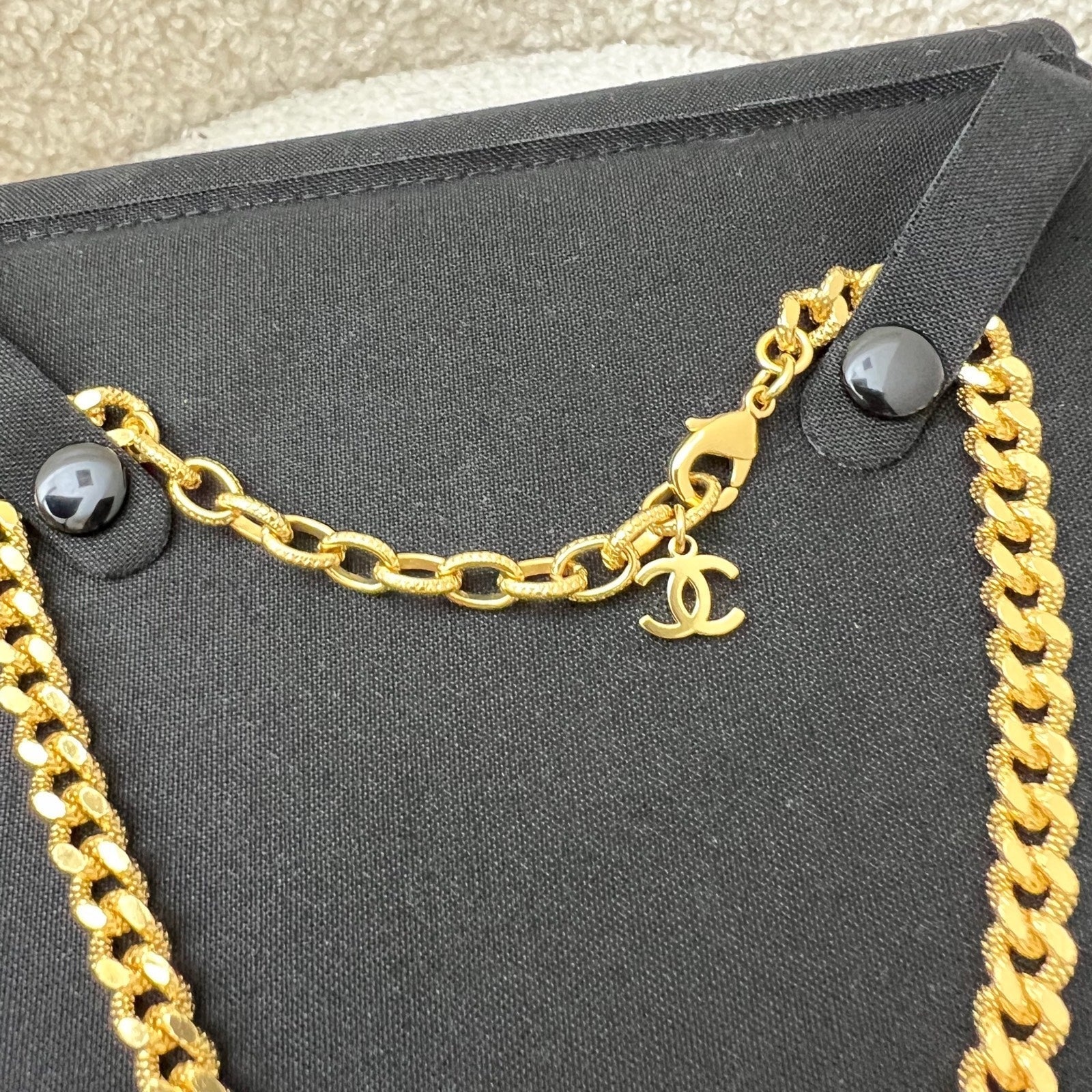 Chanel Classic Choker with Crystal Studded CC Logo in Ghw ( ) Jewelry