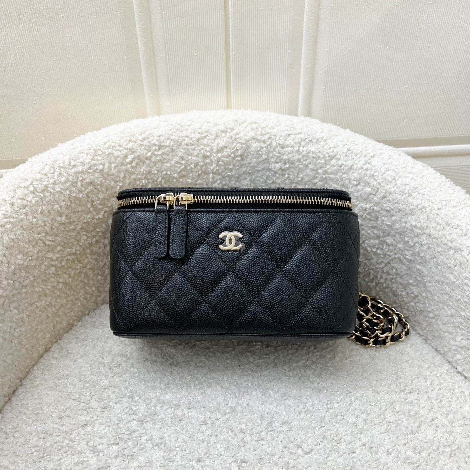 Chanel Classic Small Vanity In 22C Black Caviar And Lghw Bag