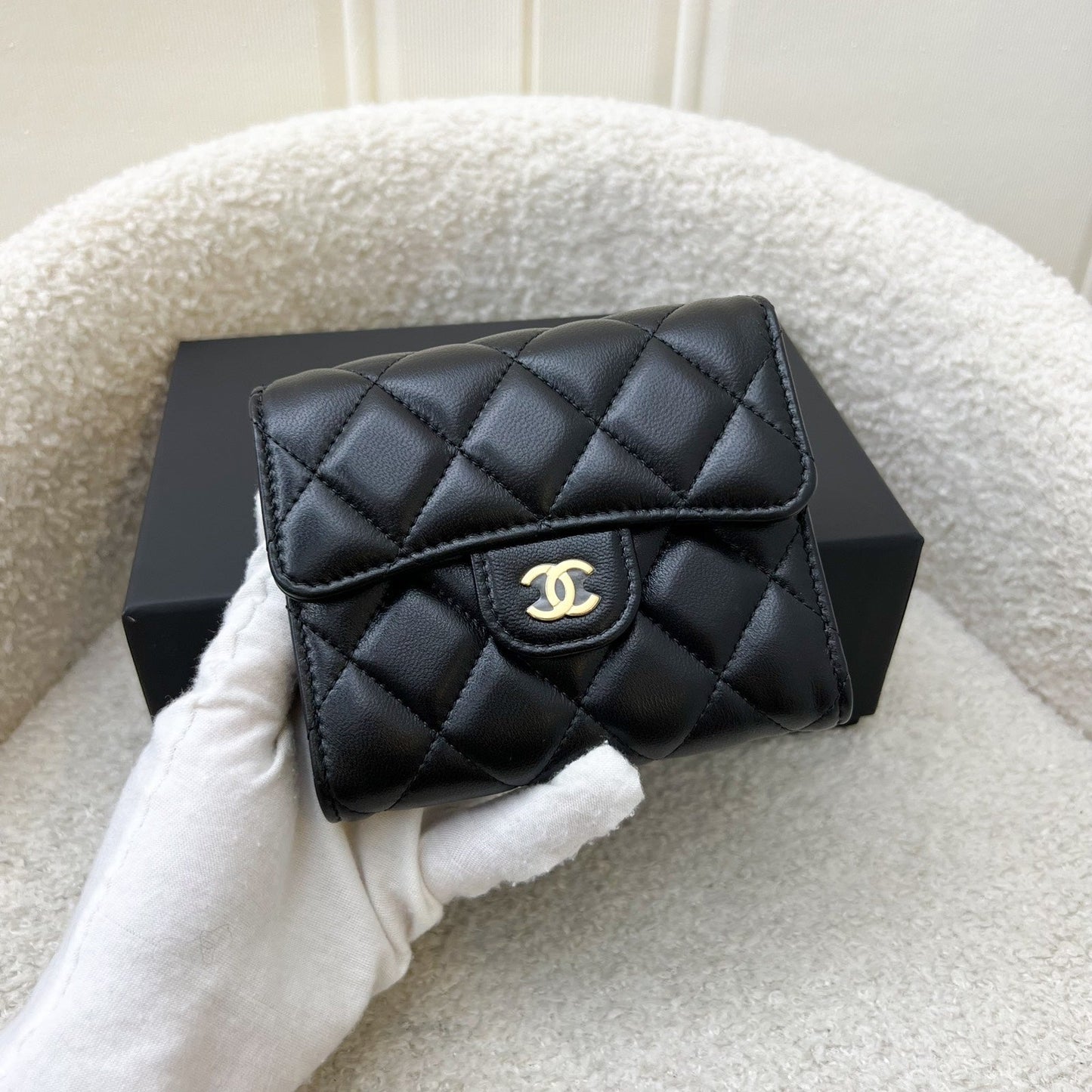 Chanel Classic Trifold Compact Wallet In Black Lambskin And Ghw (model: AP0231)