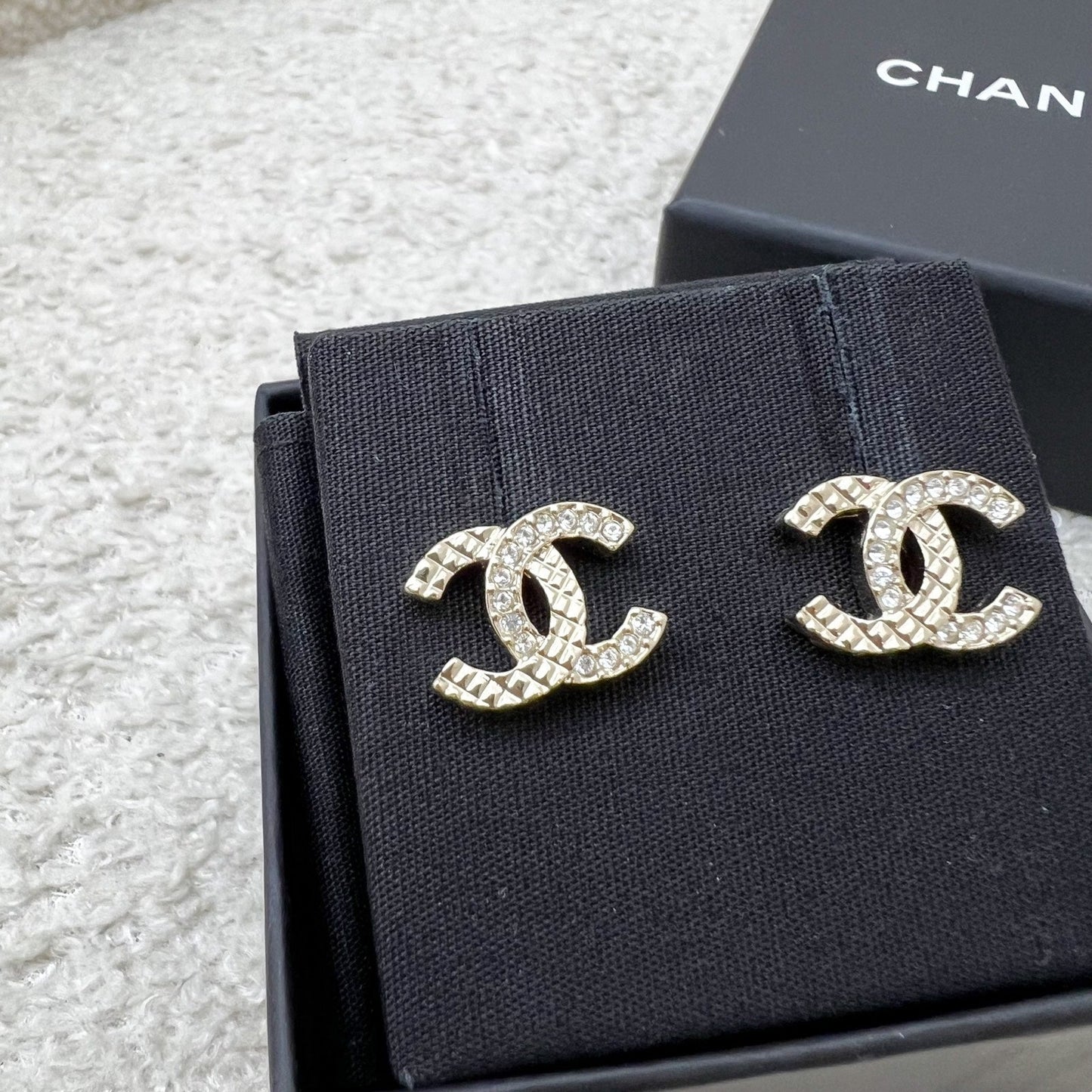 Chanel 23K CC Logo Earring With Diamantes In Lghw