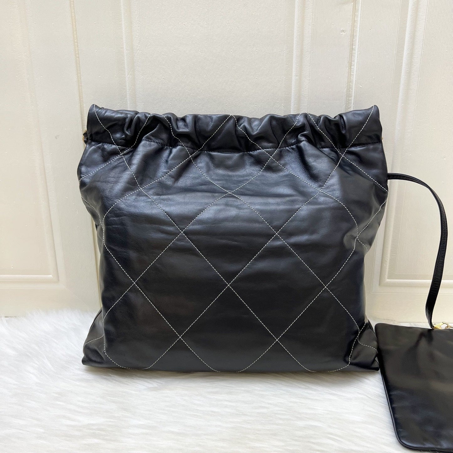 Chanel 22 Medium Hobo Handbag In Black Calfskin With White Stitch Quilting And Aghw ( )