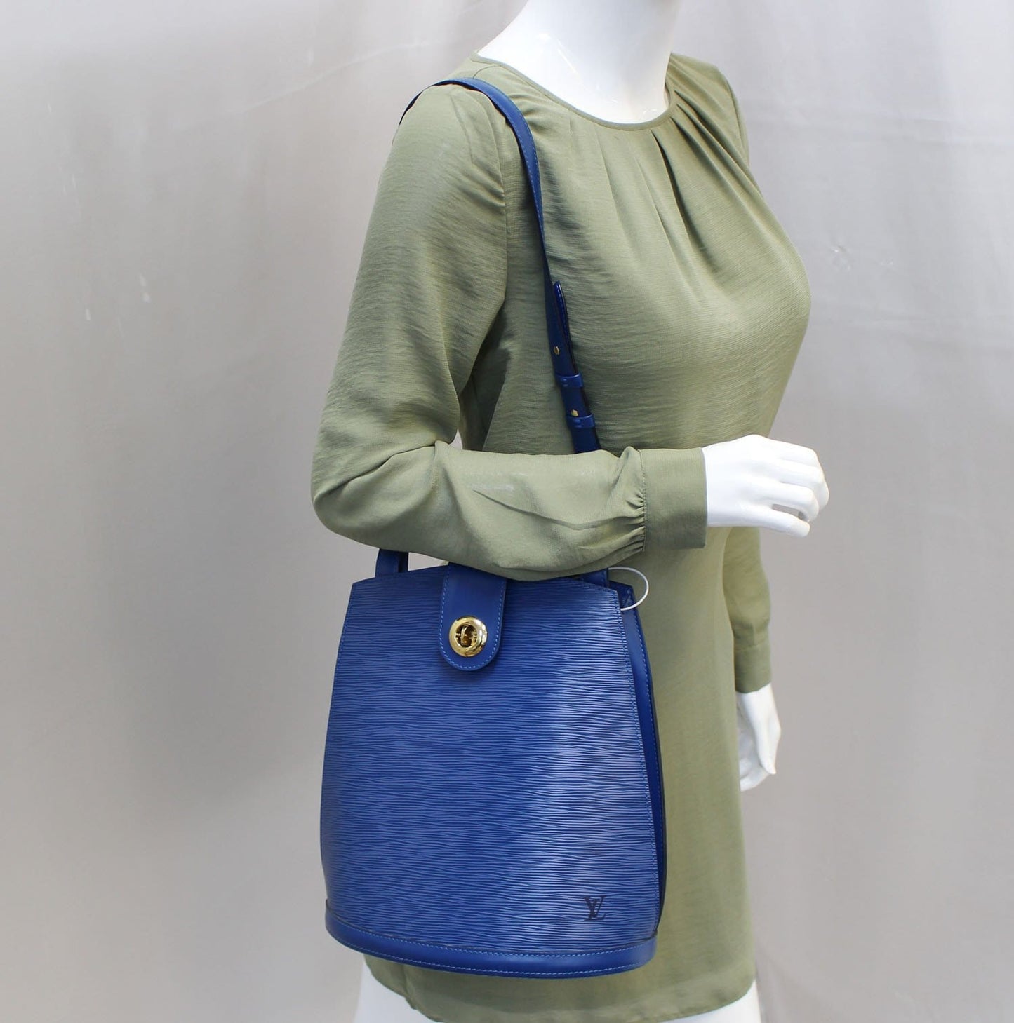 Louis Shoulder Bag Epi Cluny Leather Blue