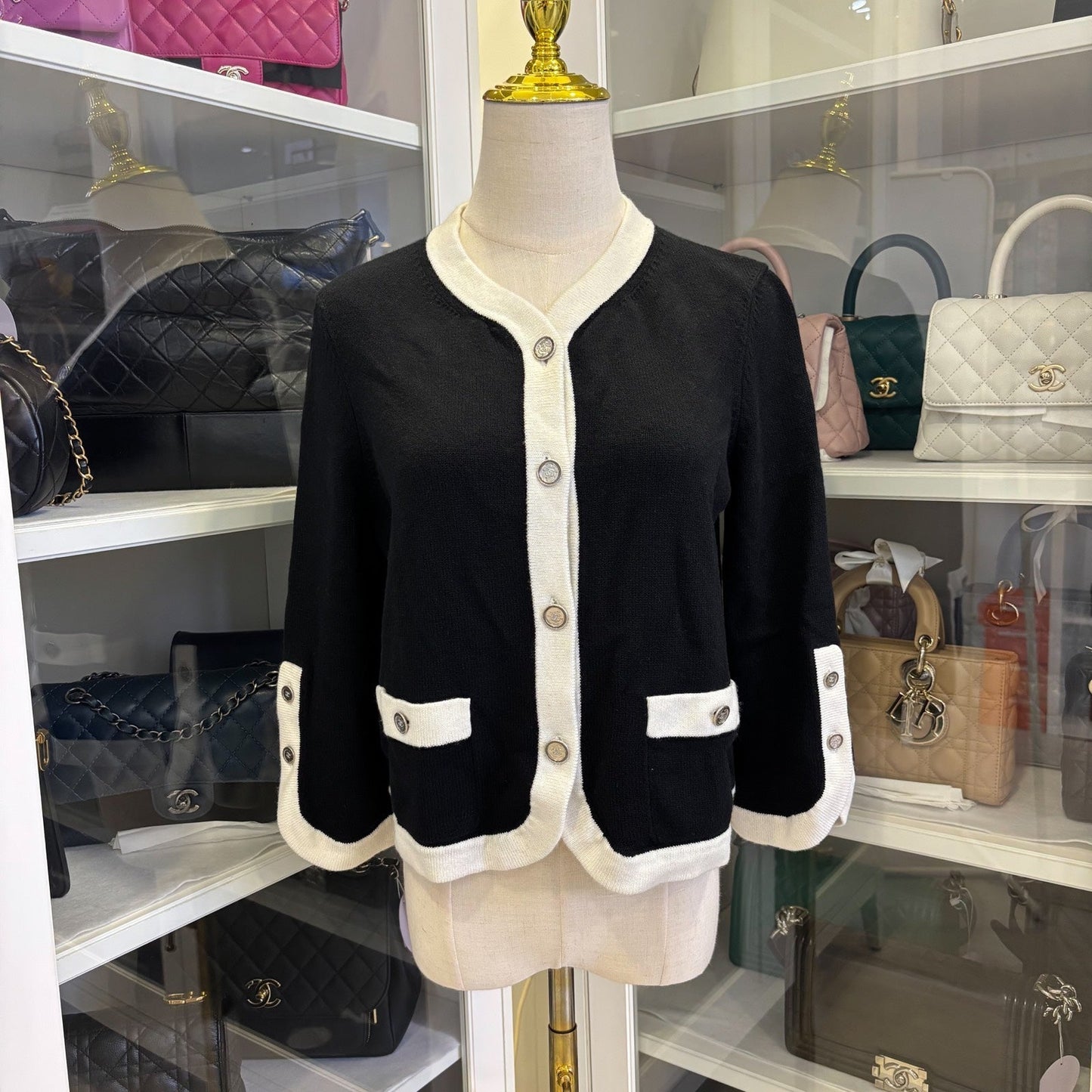 Chanel 25C Cardigan With Cc Logo Buttons In Black White Cashmere Sz 38 Bag