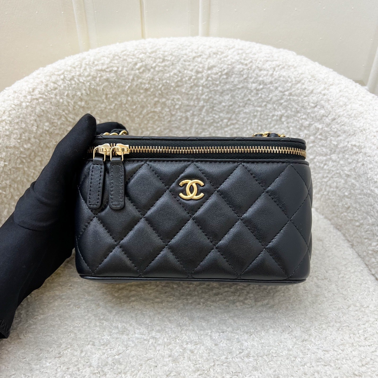 Chanel Pearl Crush Small Vanity in 24K Black Lambskin and Aghw ( ) Handbag