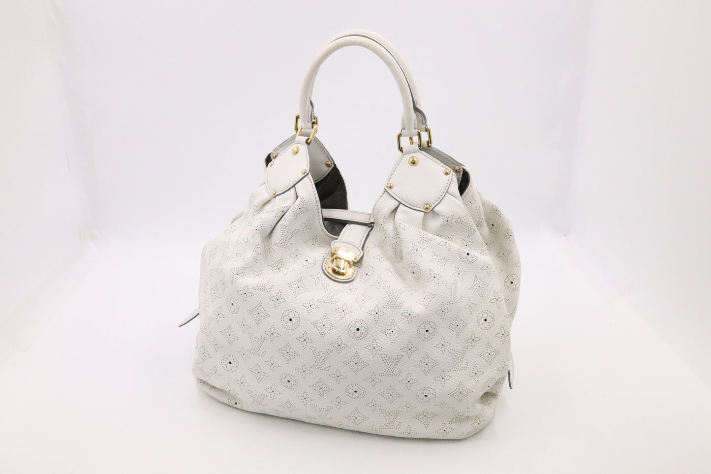 Louis Vuitton Mahina XL Leather White Handbag