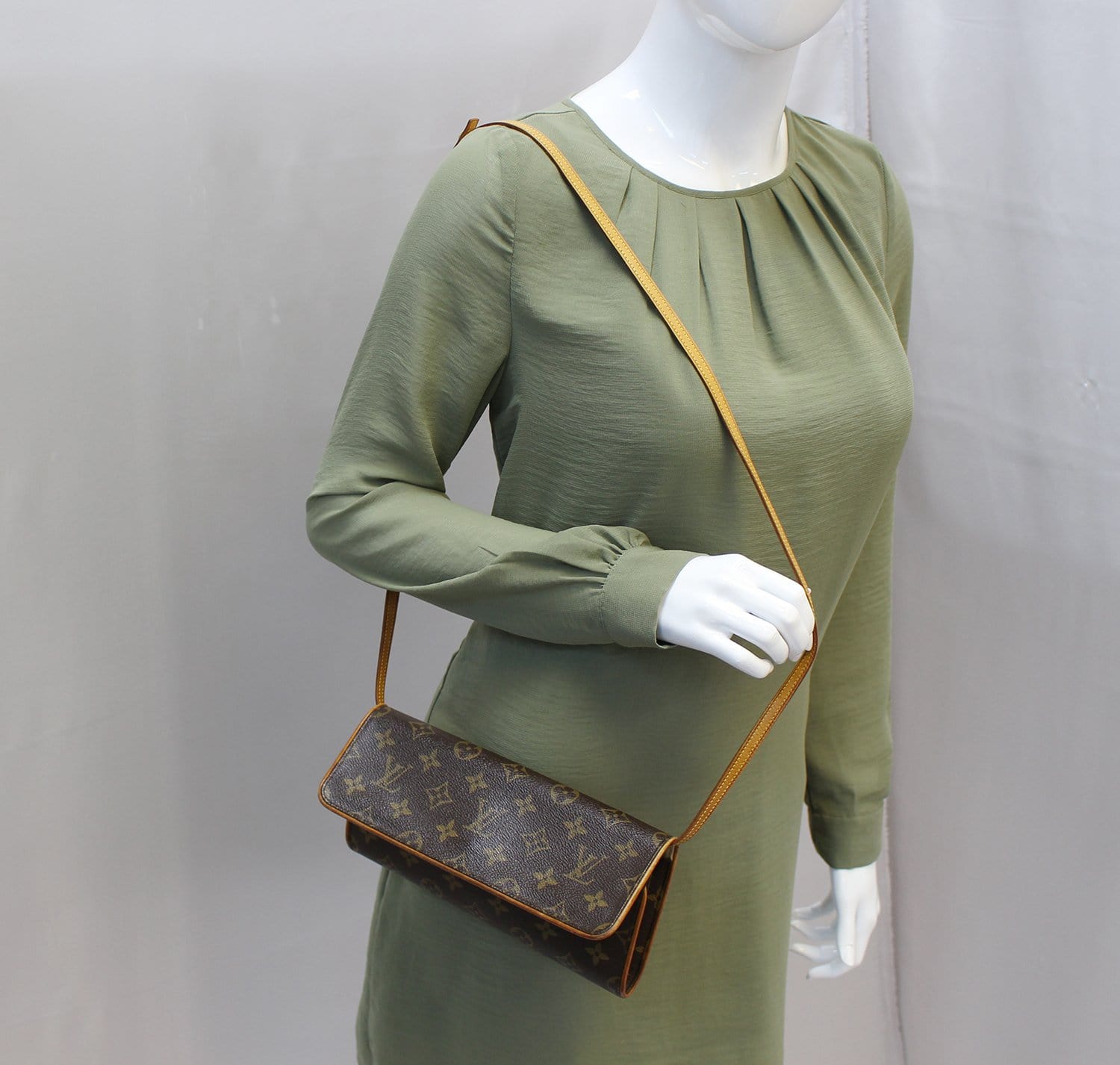 Louis Pochette Twin Gm Shoulder Bag Canvas Monogram