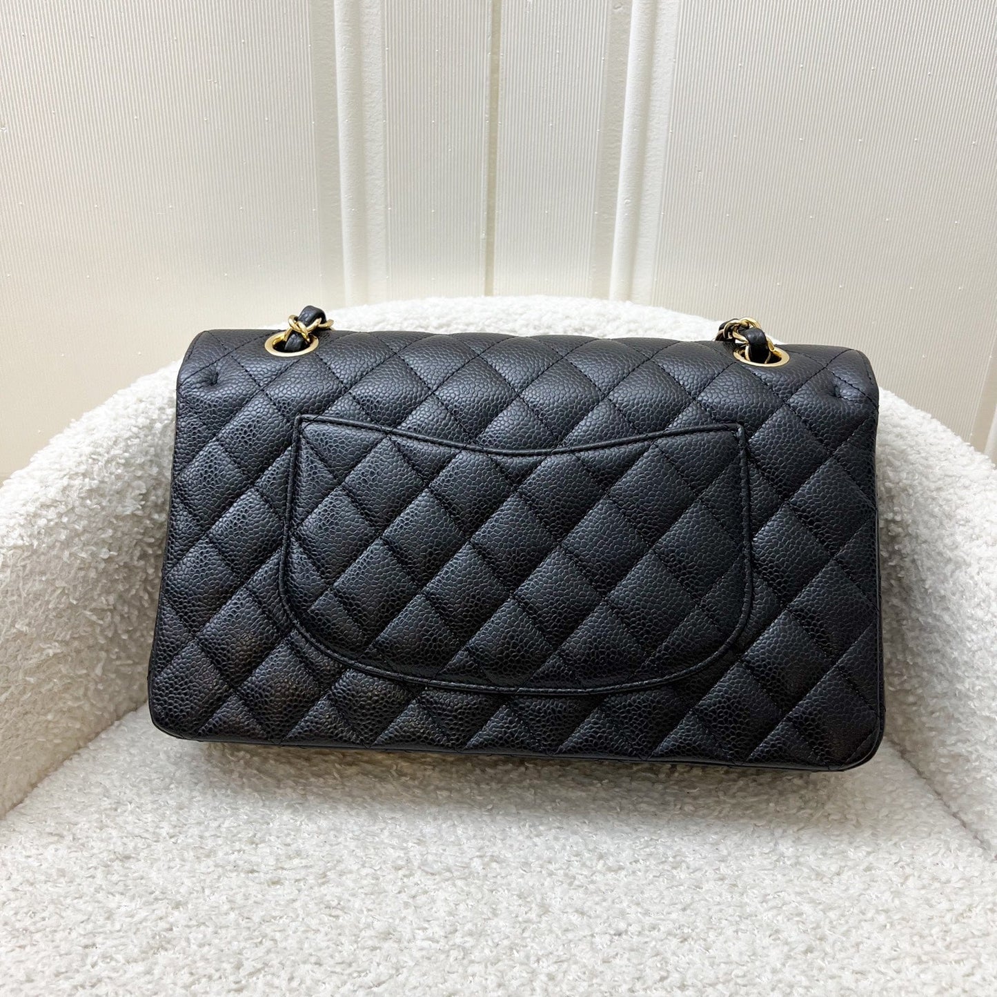 Chanel Medium Classic Flap Cf in Black Caviar and Ghw Handbag