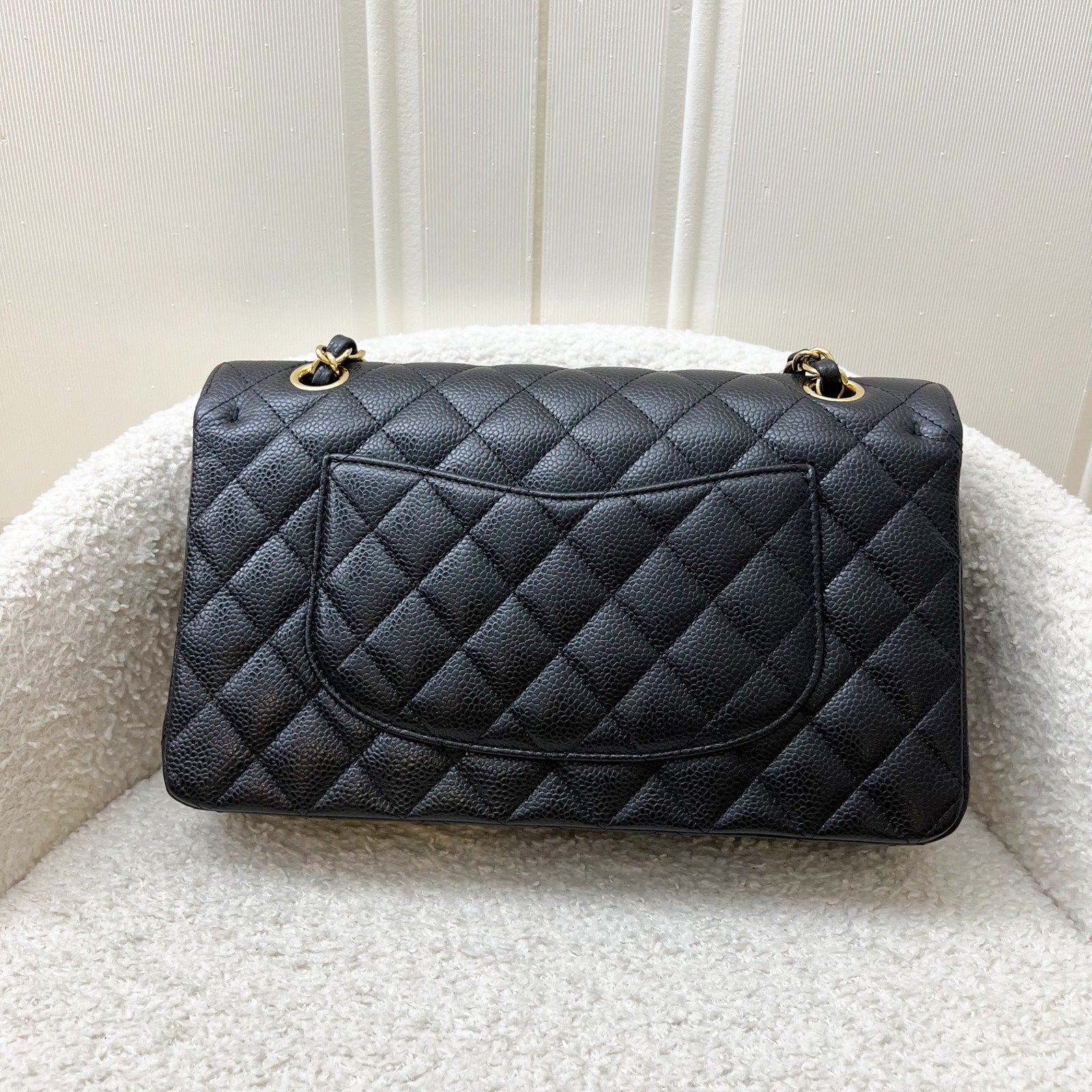 Chanel Medium Classic Flap Cf in Black Caviar and Ghw Handbag