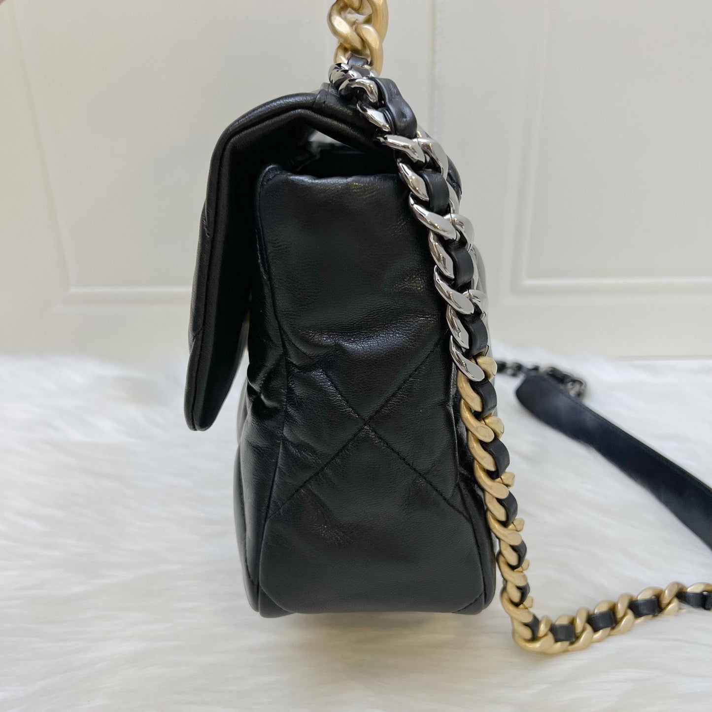 Chanel 19 Medium / Large Flap in Black Goatskin and 3-tone HW
