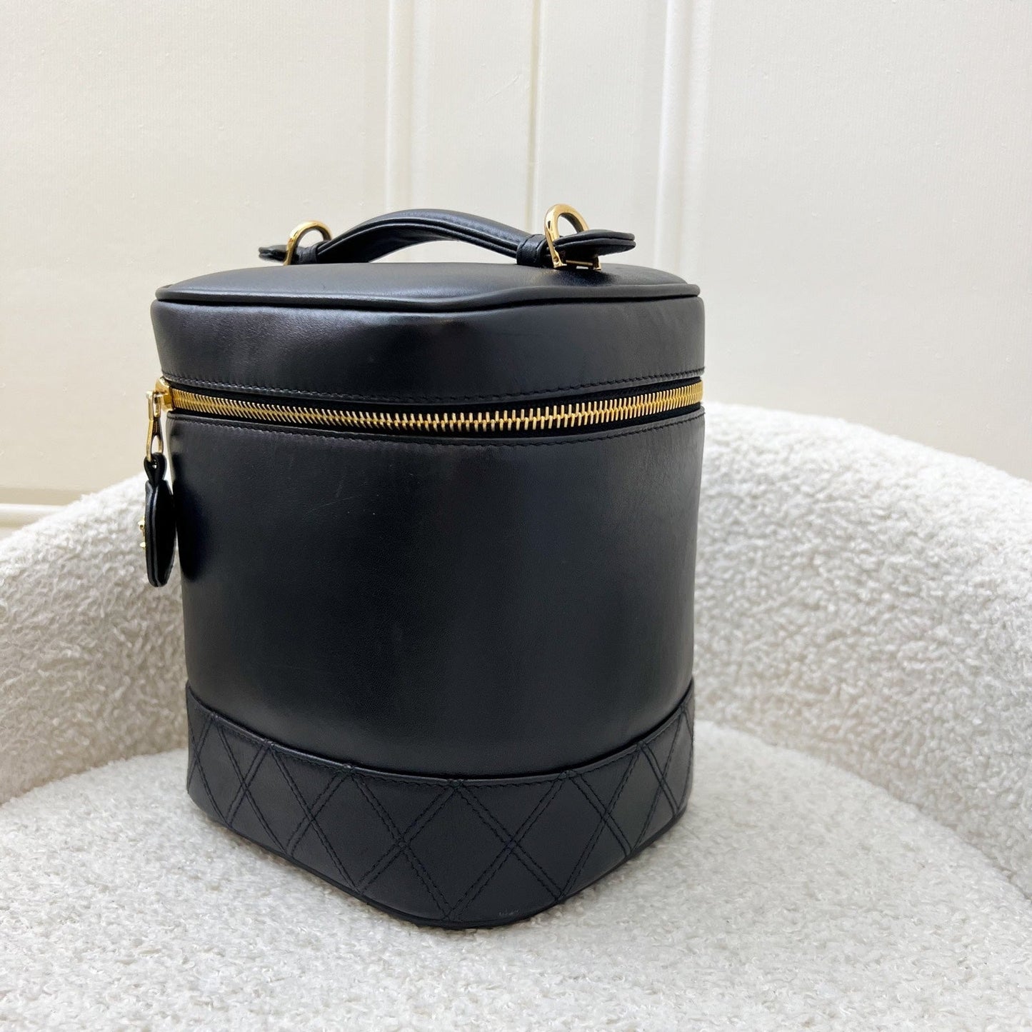Chanel   Vertical Vanity in Black Leather and GHW