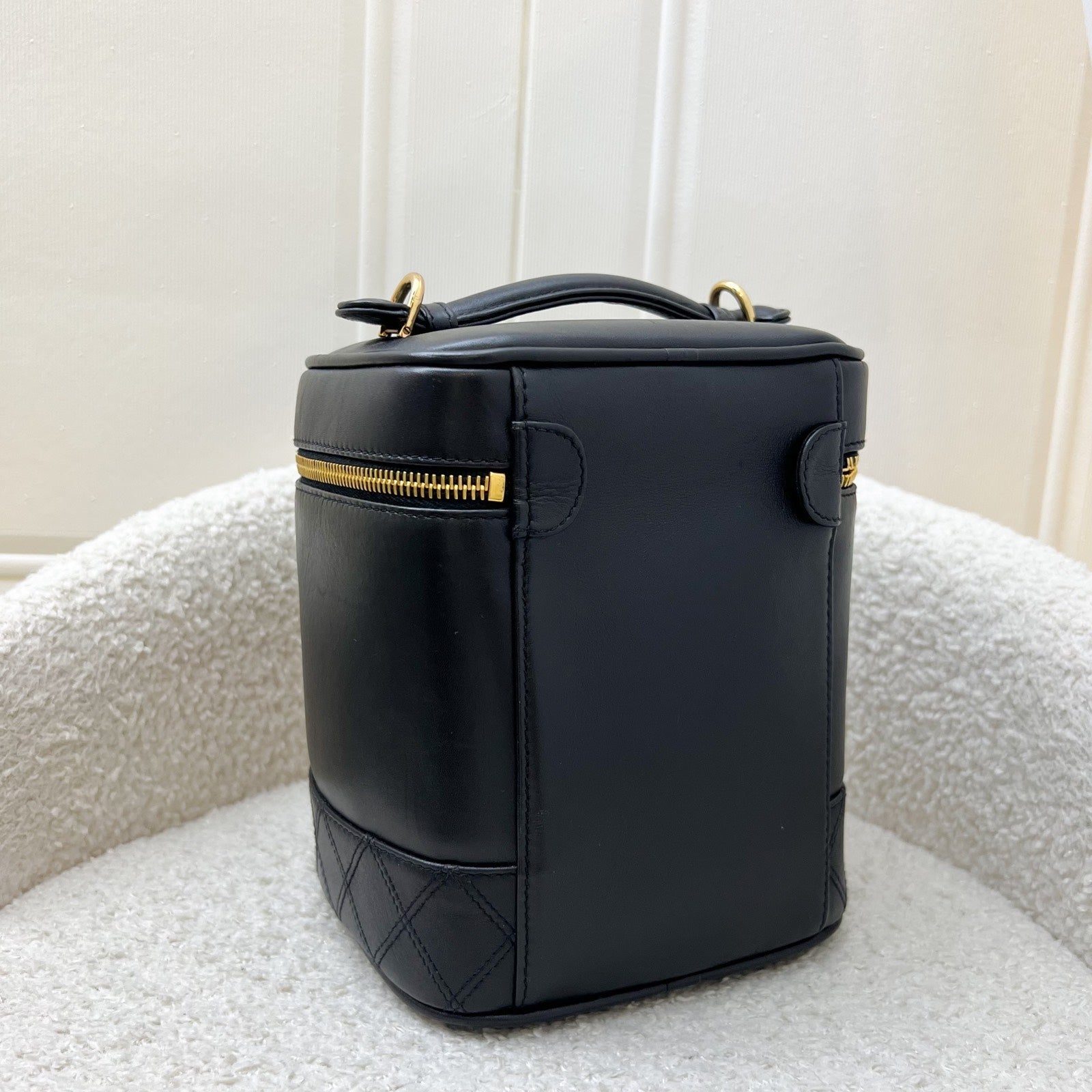Chanel Vertical Vanity In Black Leather And Ghw Bag