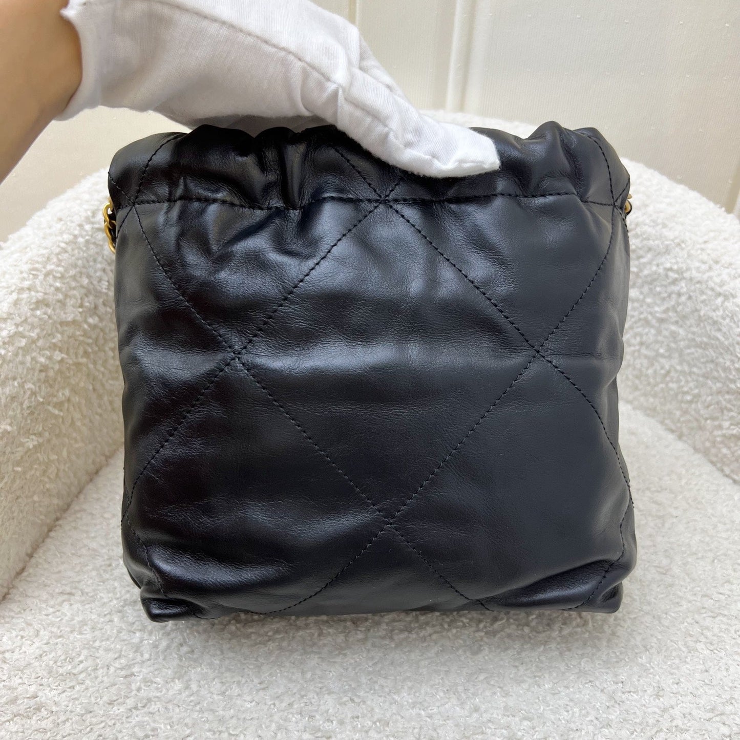 Chanel 22 Mini Hobo Handbag In Black Shiny Calfskin And Aghw 4