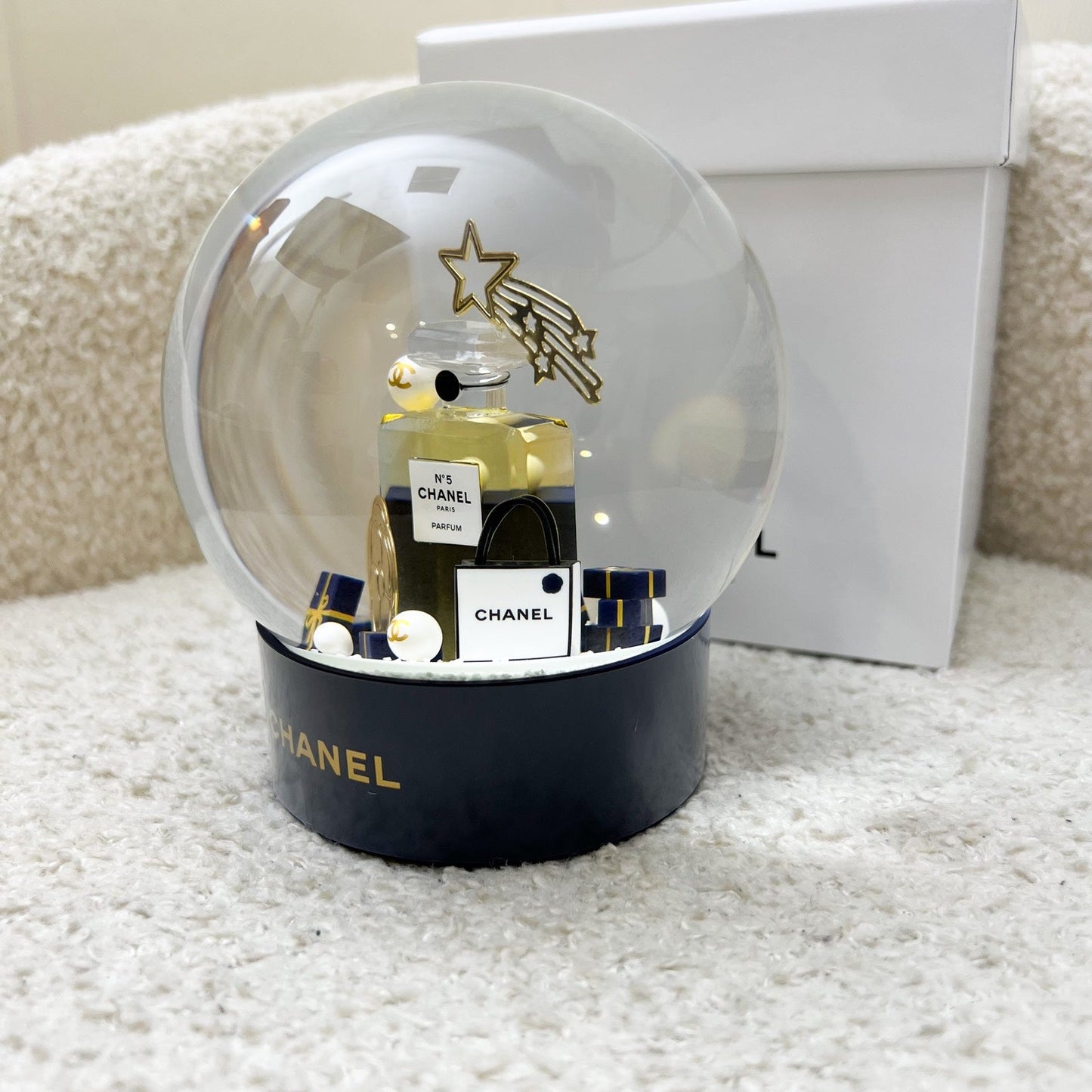 Chanel Vip Gift No.5 Perfume Snow Globe Bag