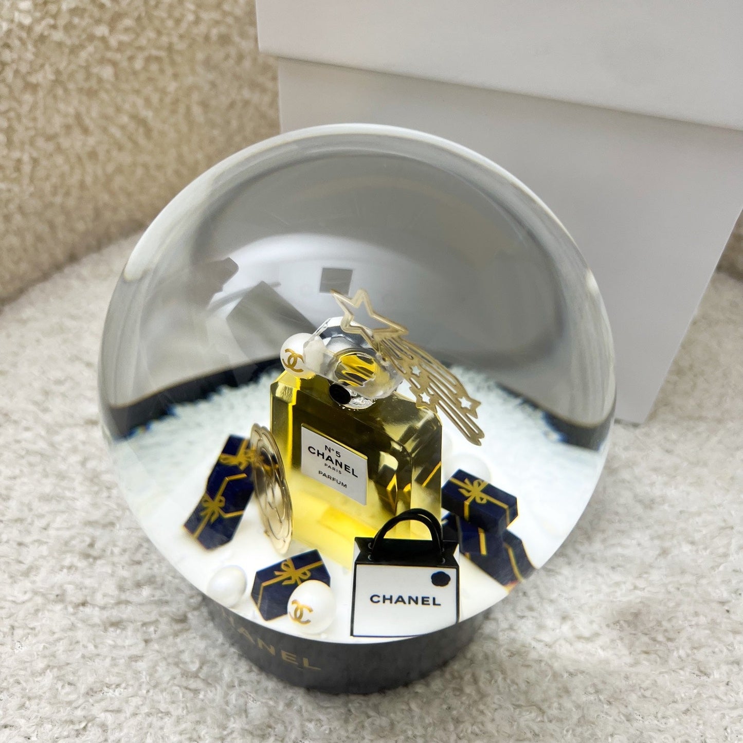 Chanel Vip Gift No.5 Perfume Snow Globe Bag