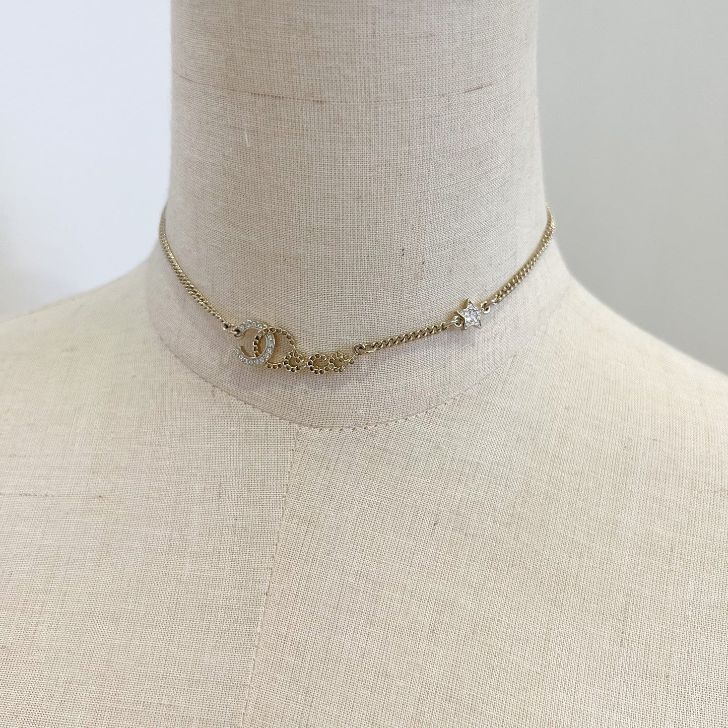 Chanel 25B Star Pendent Necklace with Diamantés in Light Gold Hw ( )