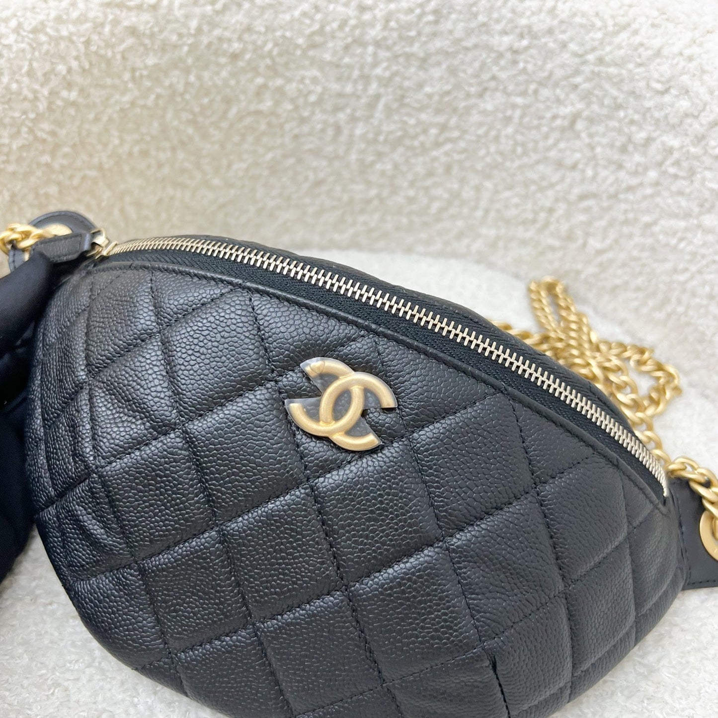 Chanel 24P Heart Adjustable Chain Waist Bag in Black Caviar and Aghw ( )