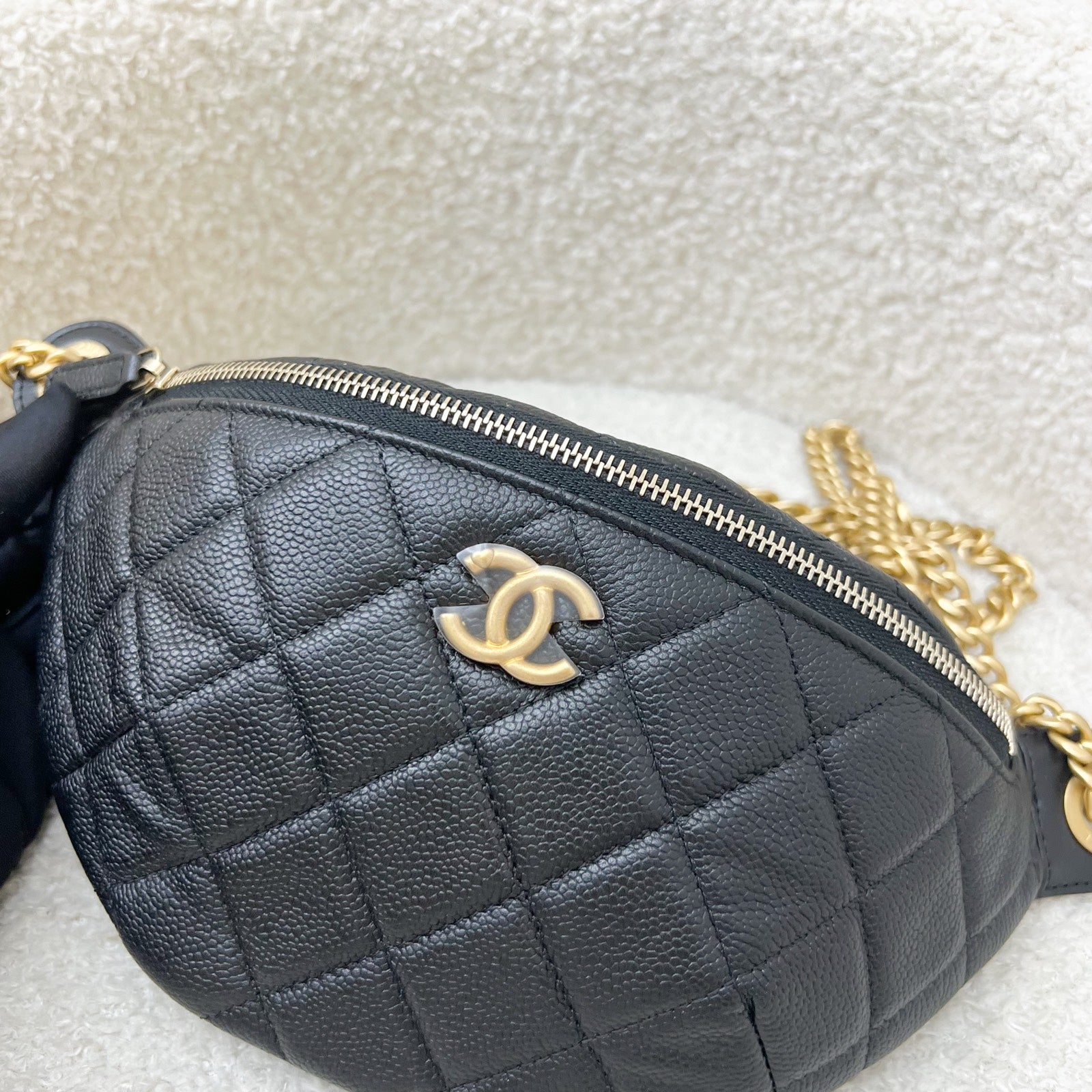 Chanel 24P Heart Adjustable Chain Waist Bag in Black Caviar and Aghw ( )