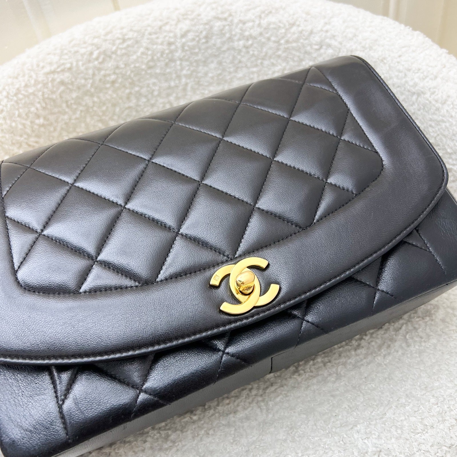 Chanel Medium Diana Flap in Black Lambskin and 24K Ghw Handbag