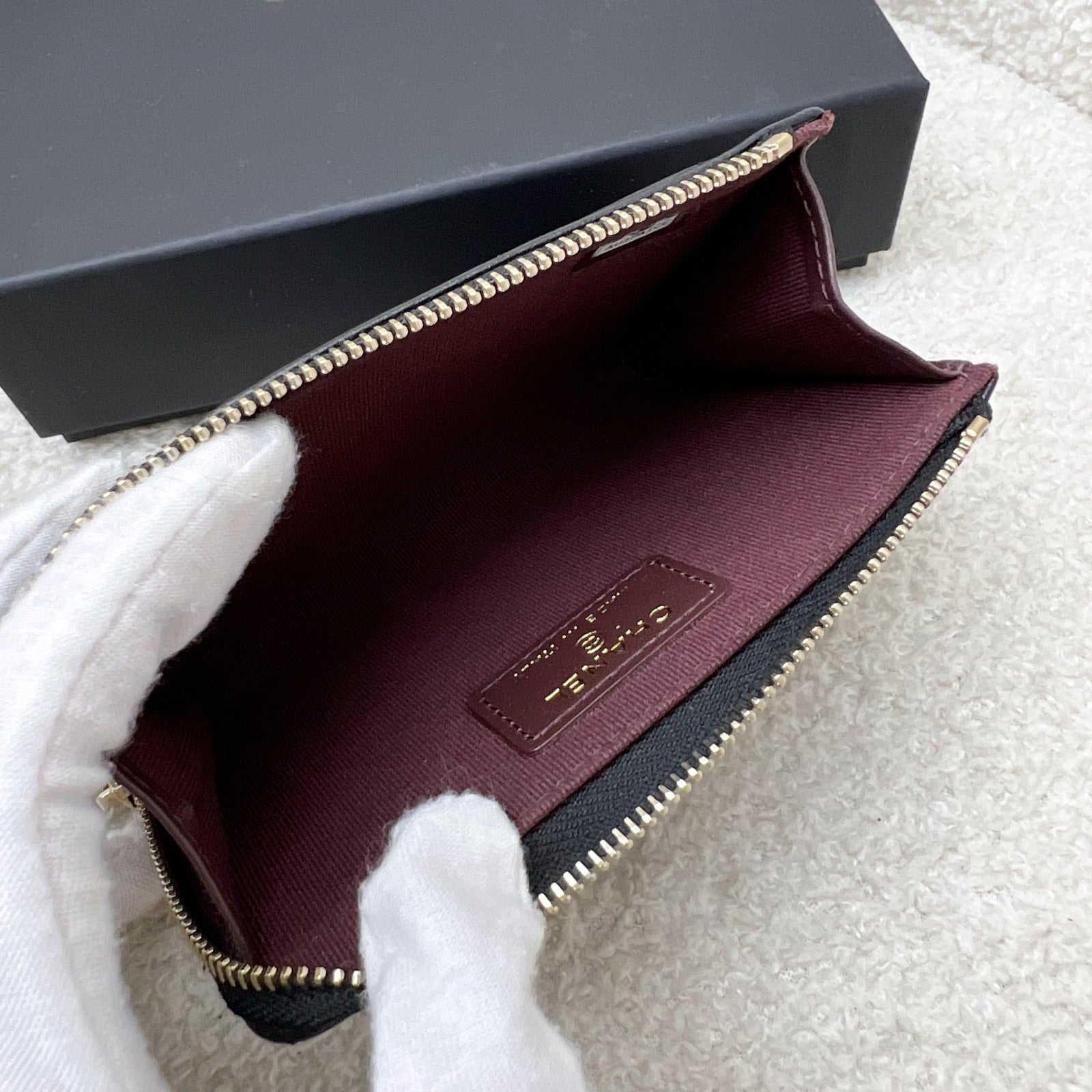 Chanel Zipped Card Holder with Coin Compartment in Black Caviar and Ghw ( ) Handbag