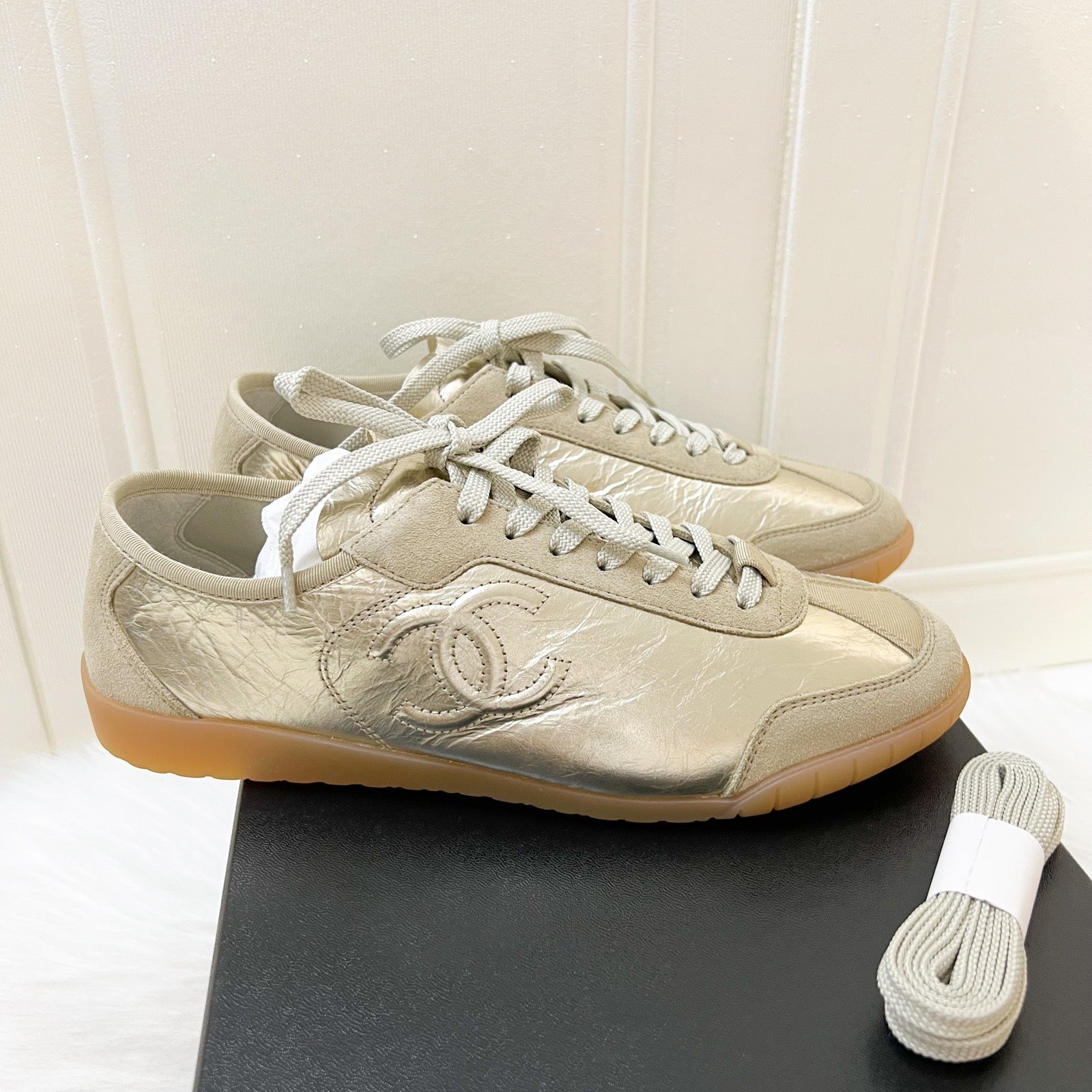 Chanel 25A Sneakers In Light Gold Crumpled Laminated Calfskin And Beige Suede Calfskin Sz 37.5 ( )