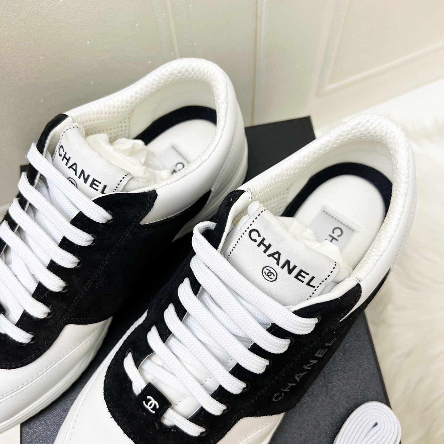 Chanel 24C Sneakers In White Calfskin And Black Suede Sz 38 ( )