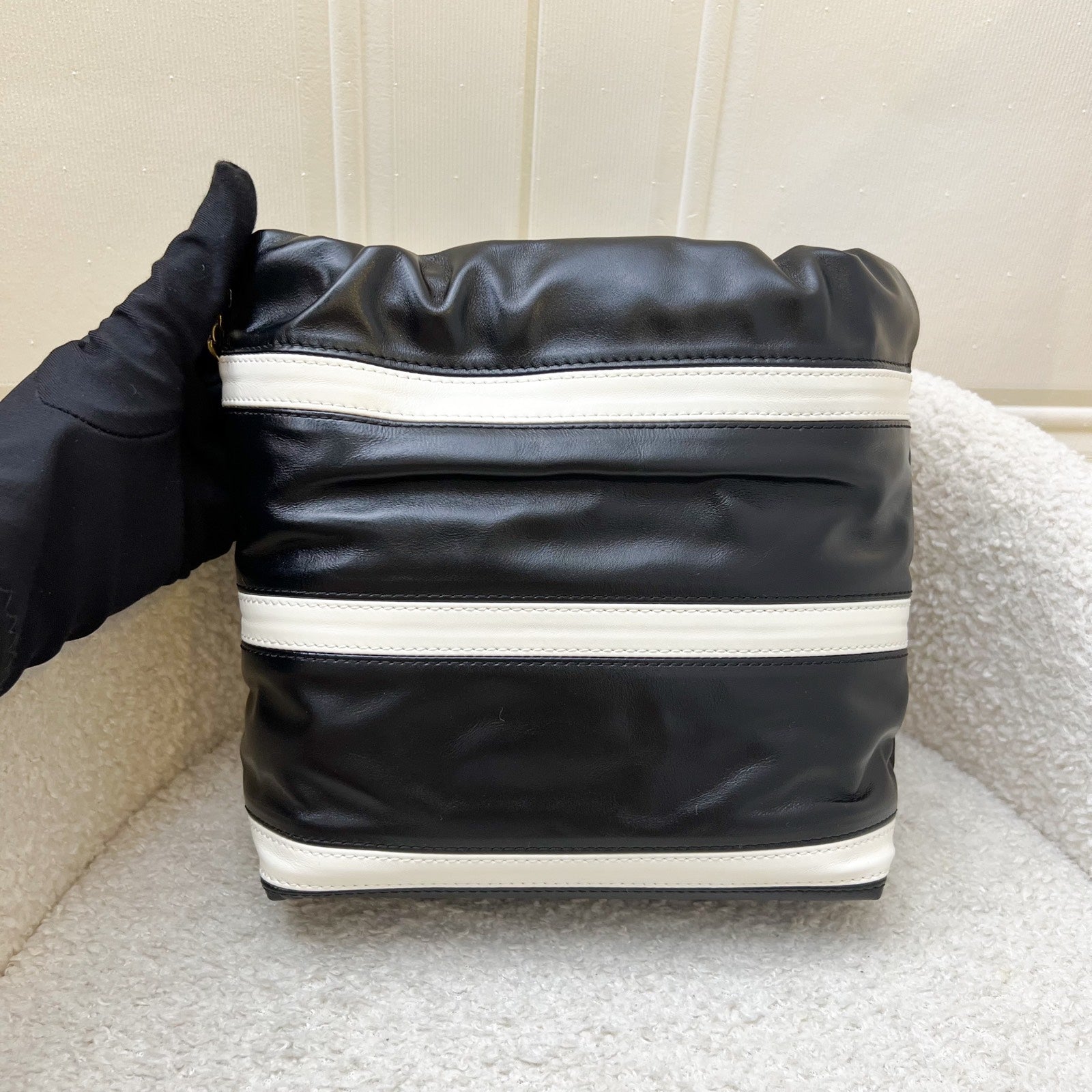 Chanel 22 Mini Hobo Handbag In 24S Striped Black And White Shiny Calfskin And Aghw (Detachable Strap)
