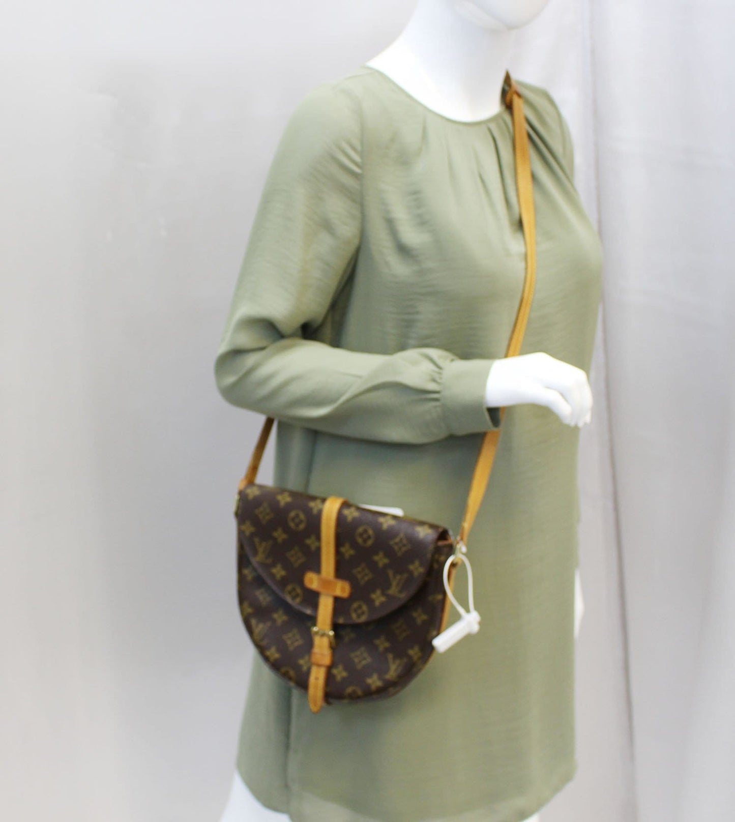 Louis Chantilly Mm Crossbody Bag Canvas Monogram