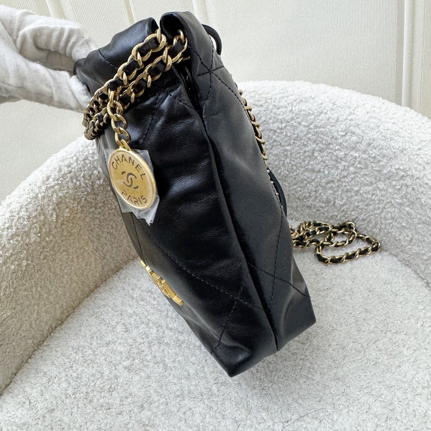 Chanel 22 Mini Hobo Handbag in Black Shiny Calfskin and Aghw