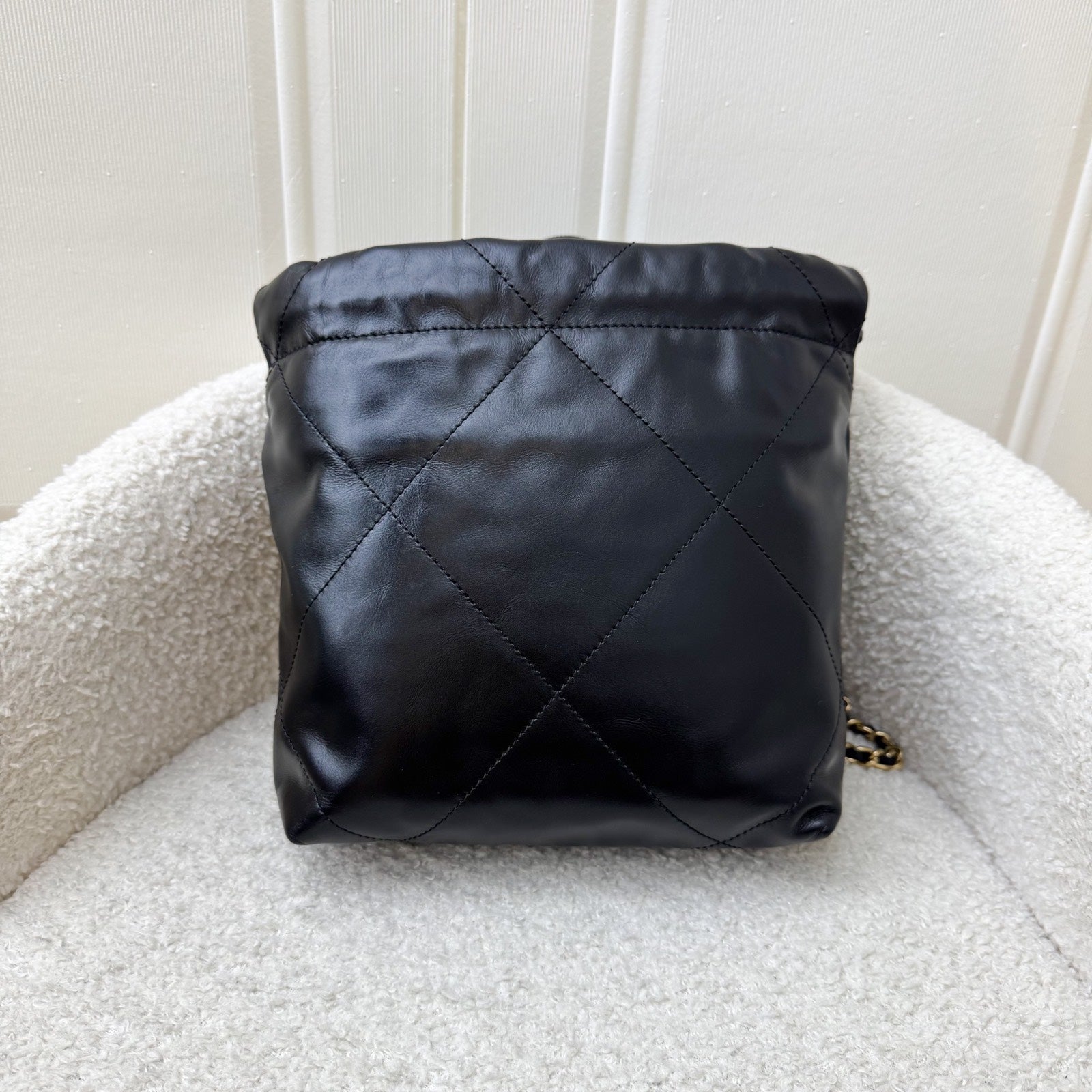Chanel 22 Mini Hobo Handbag in Black Shiny Calfskin and Aghw