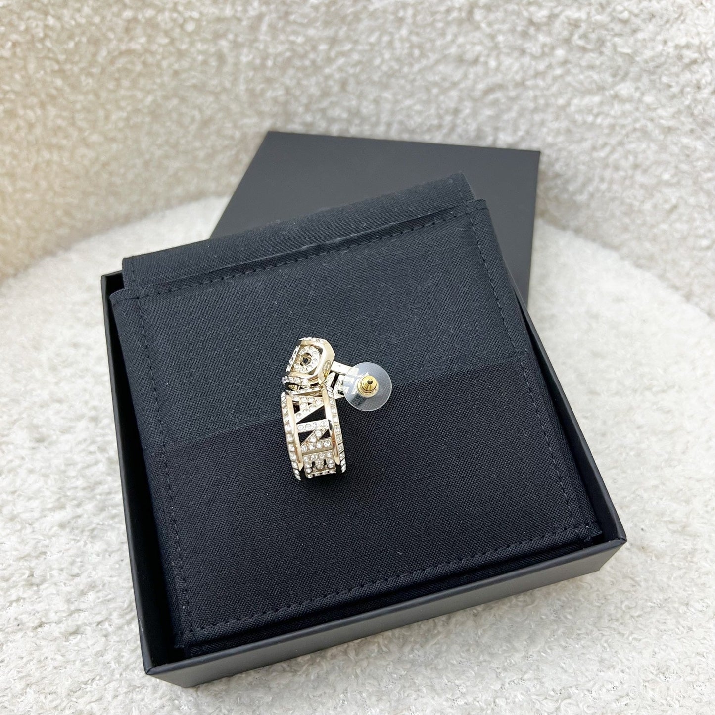Chanel 24C Chanel Hoop Earrings with Diamantes and Lghw ( )