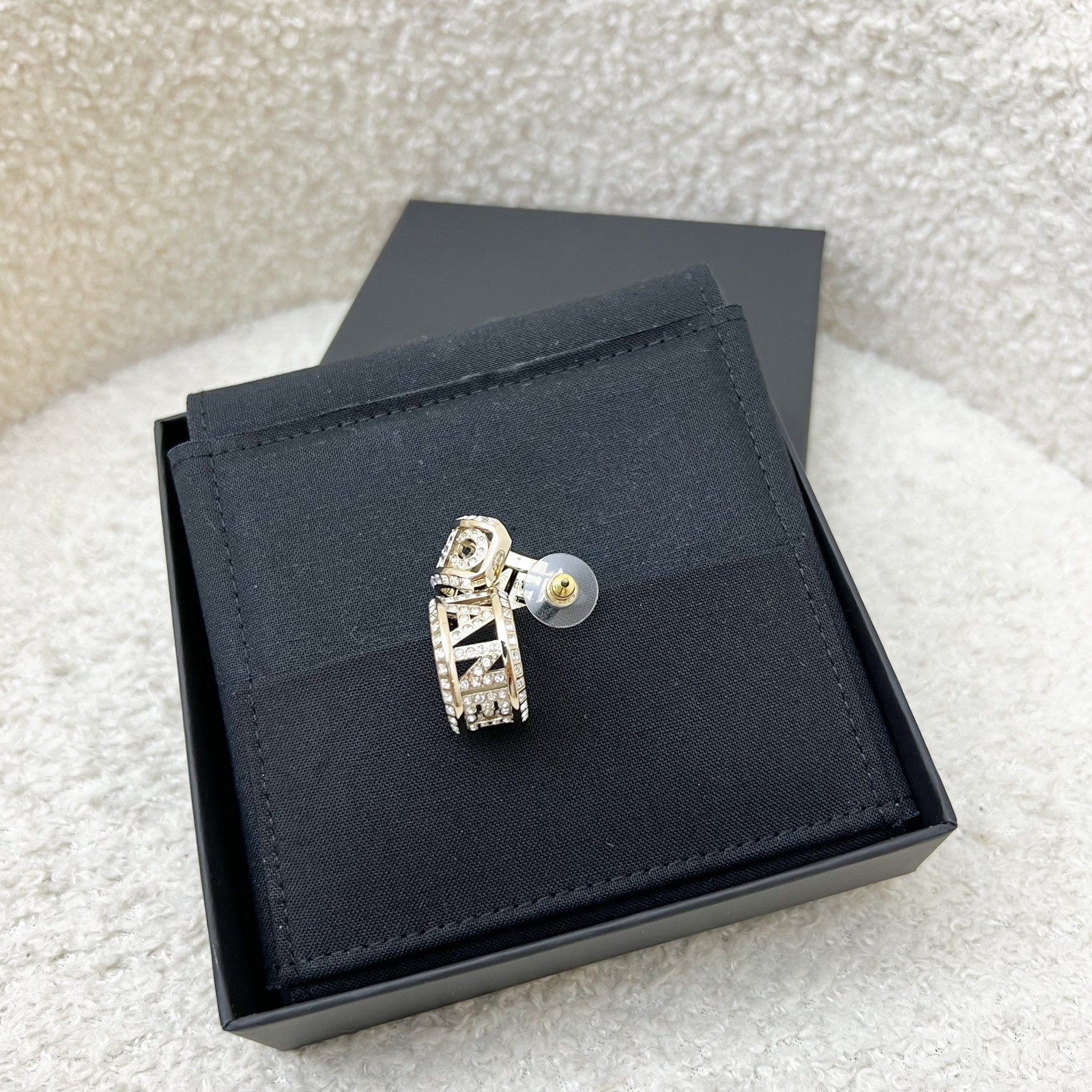 Chanel 24C Chanel Hoop Earrings with Diamantes and Lghw ( )