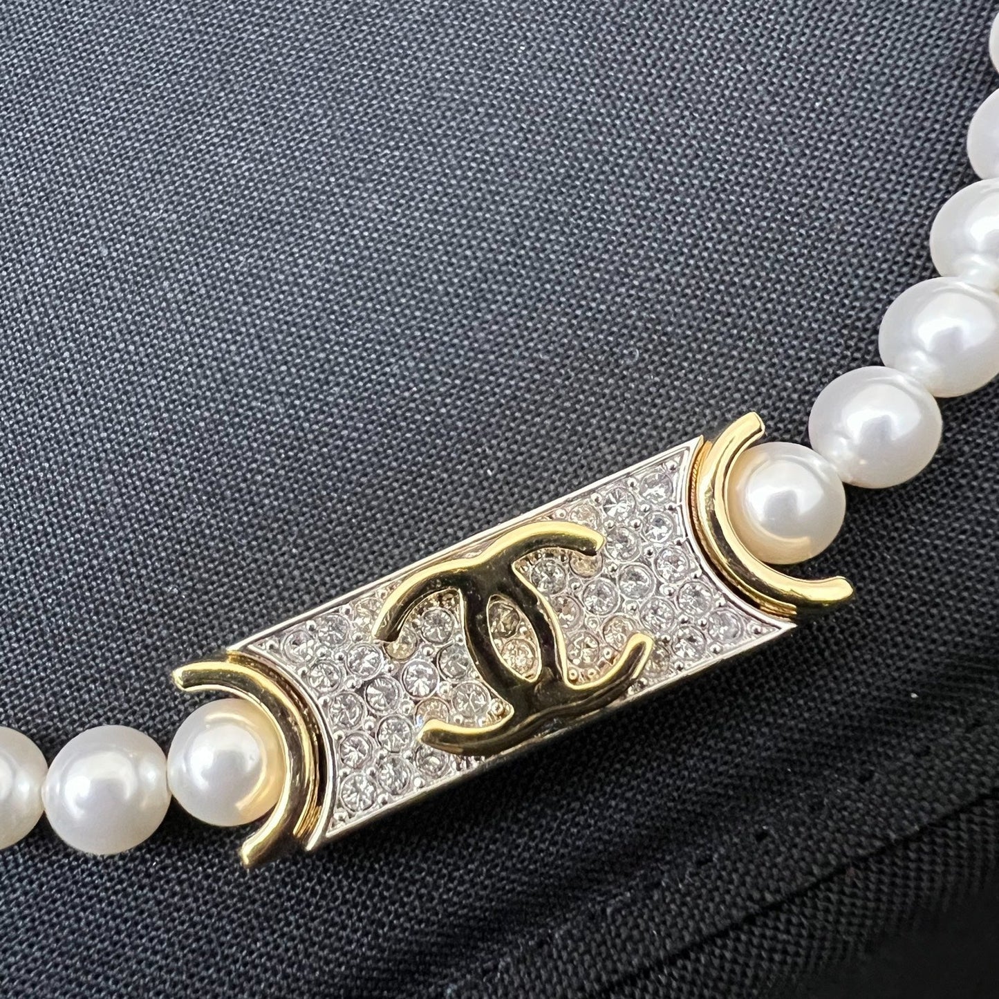 Chanel 23A Choker With Pearls And Crystals In Ghw Bag